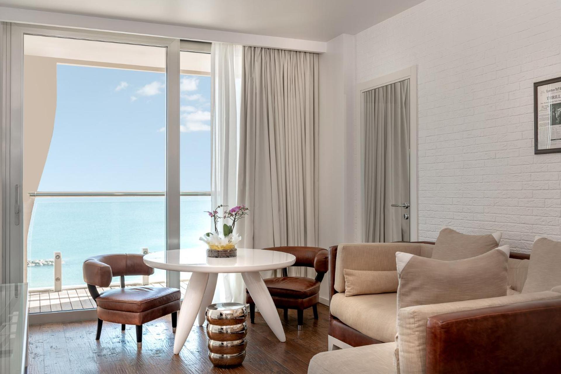 Superior Suite - Photo 26