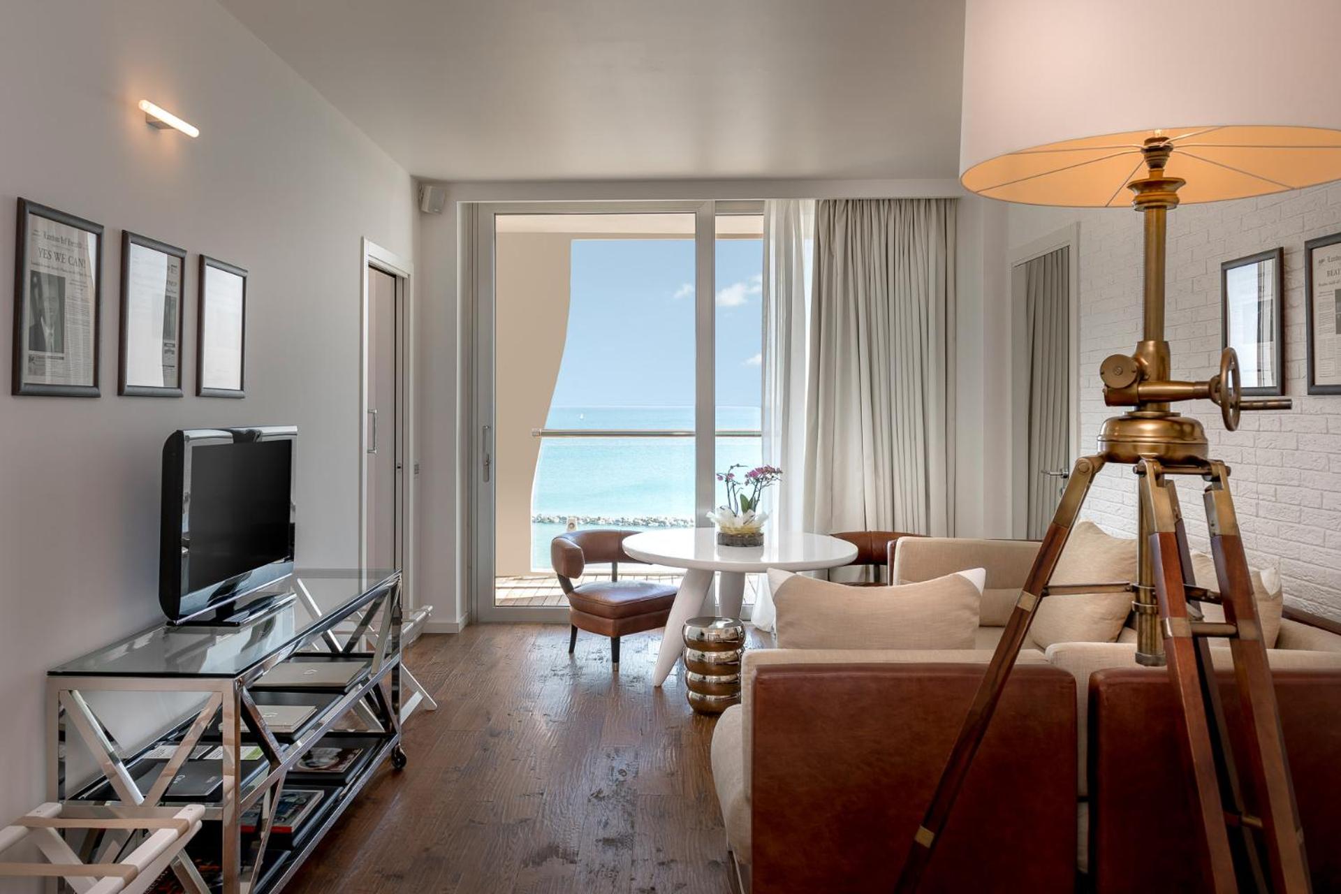 Superior Suite - Photo 25