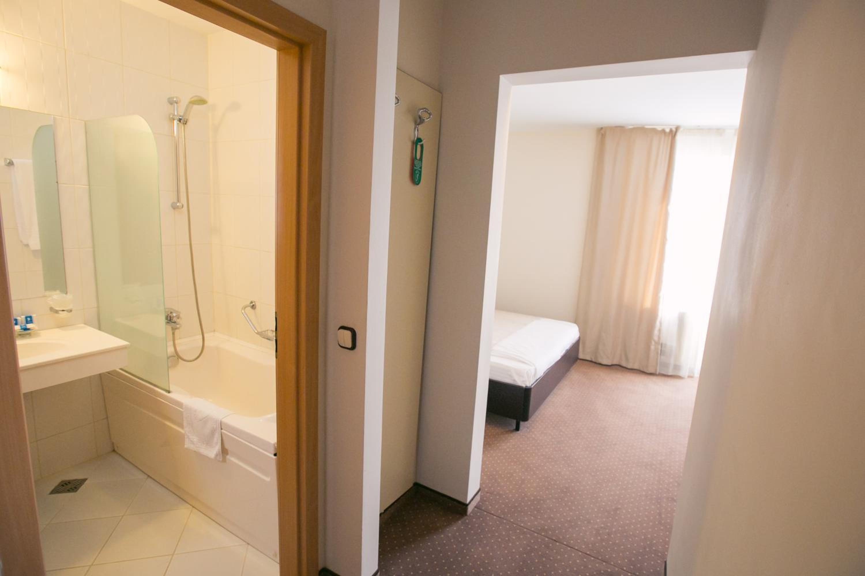 Single Room photo 3
