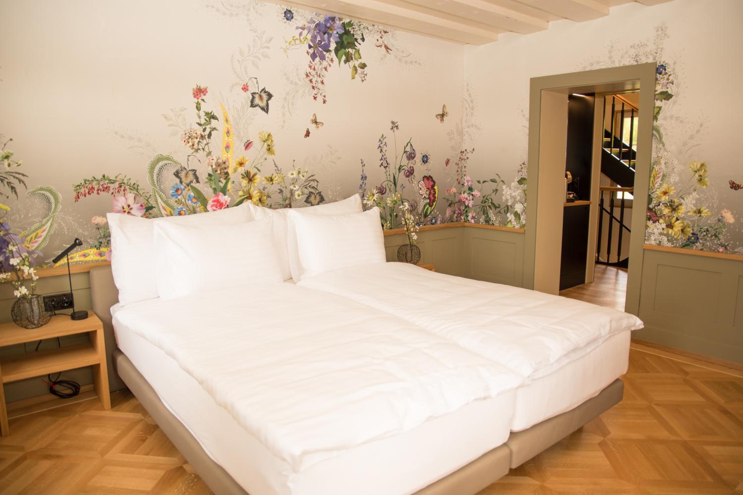Double Room with Lake View - Photo 3