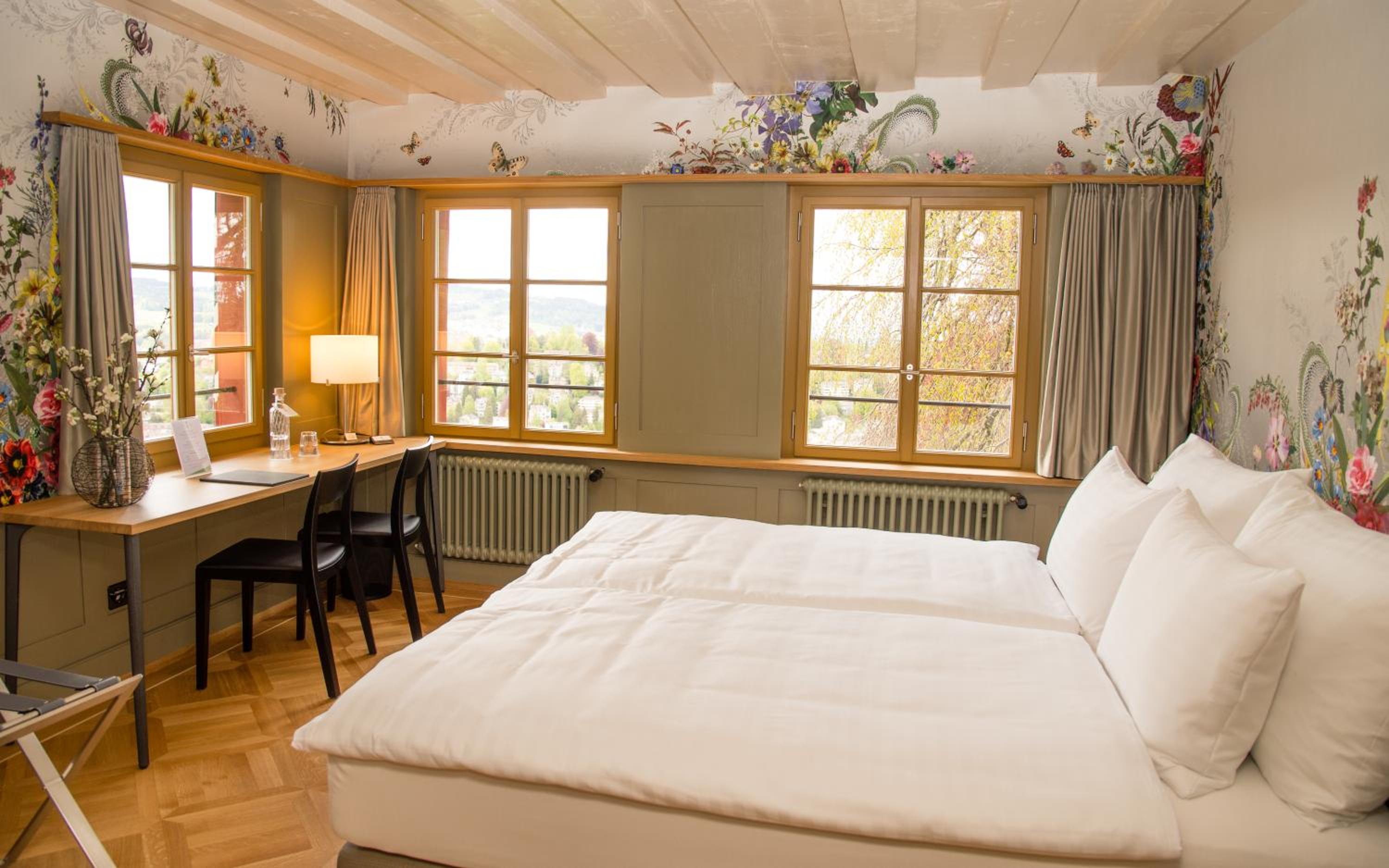 Double Room with Lake View - Photo 2