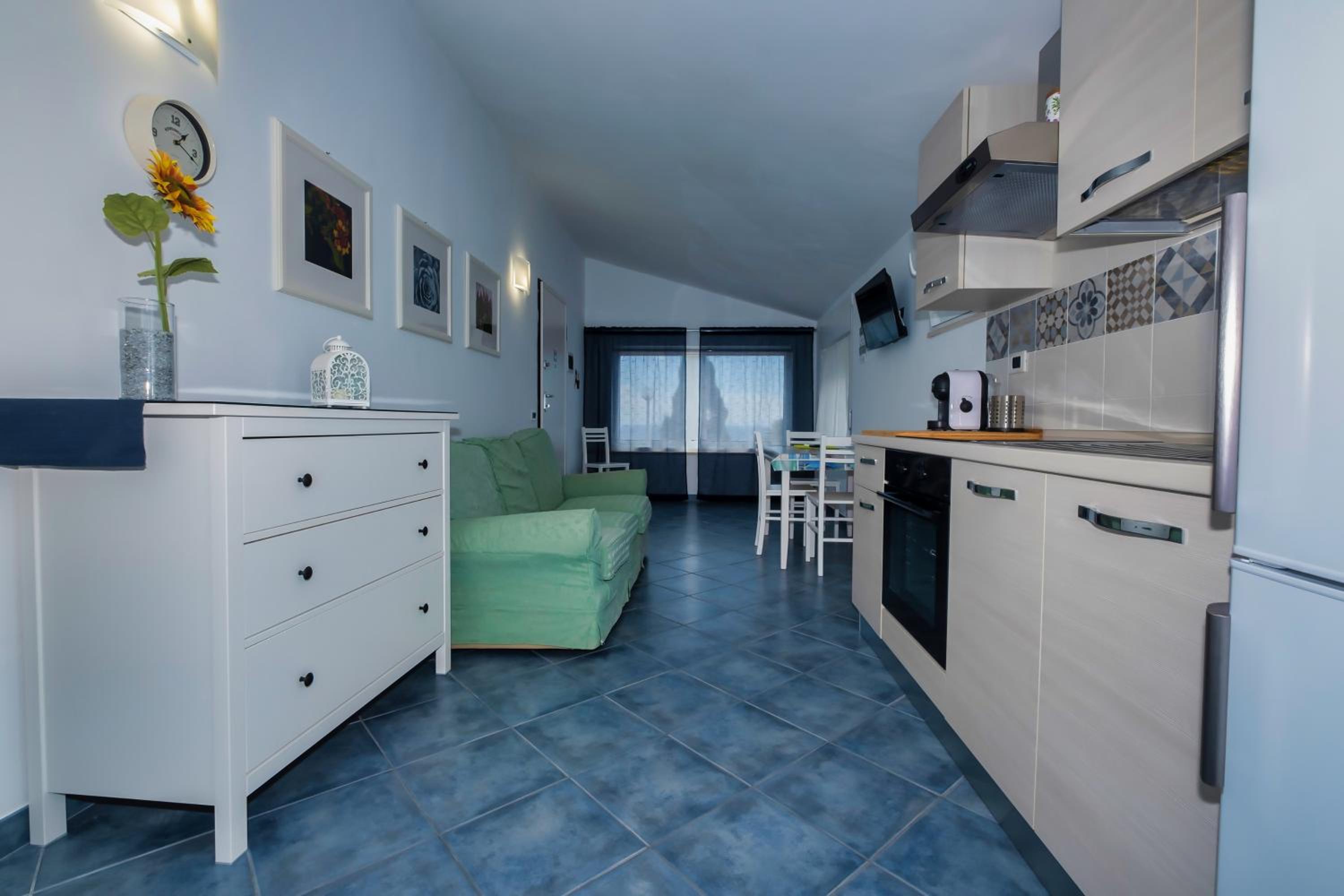 Apartment with Pool View  - Photo 10