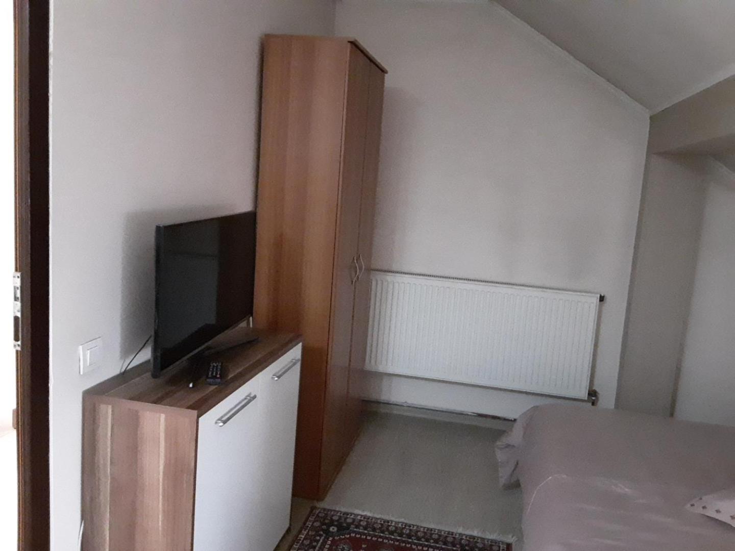 Triple Room with Bath - Photo 3