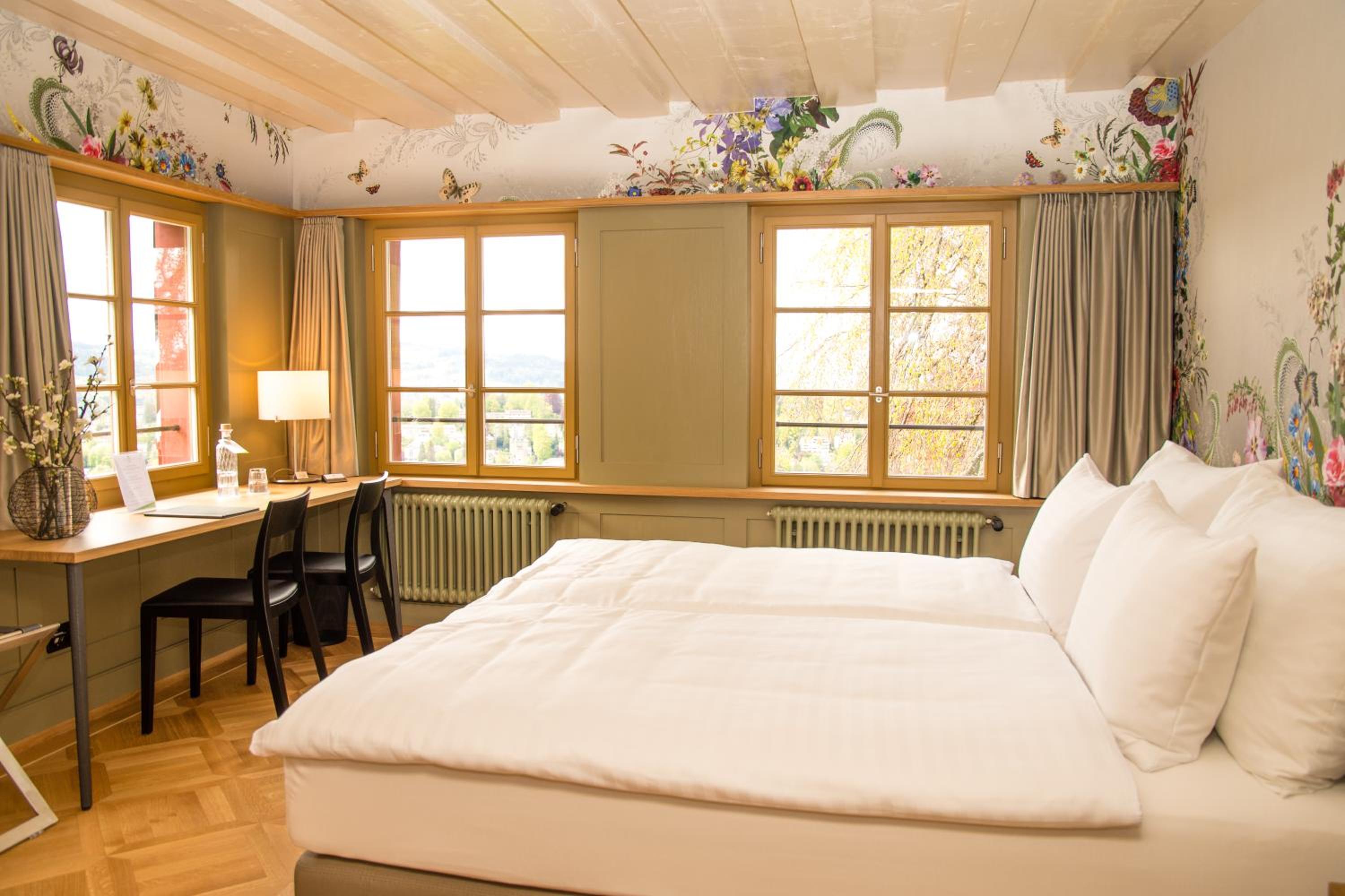 Double Room with Lake View - Photo 10