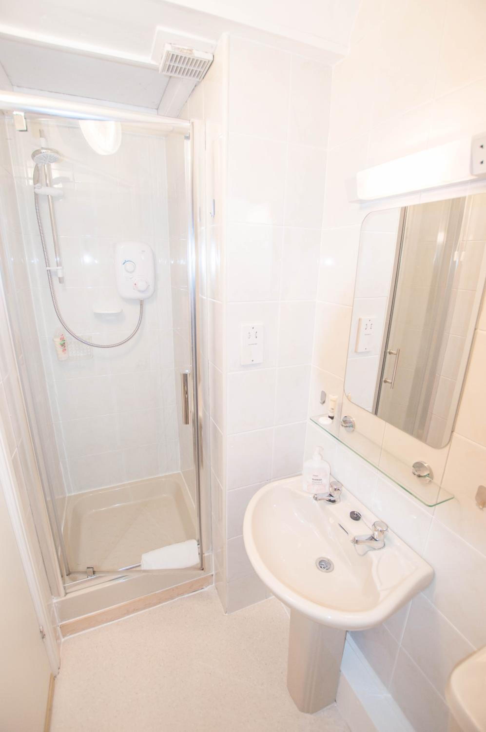 Double Room with Private Bathroom photo 2