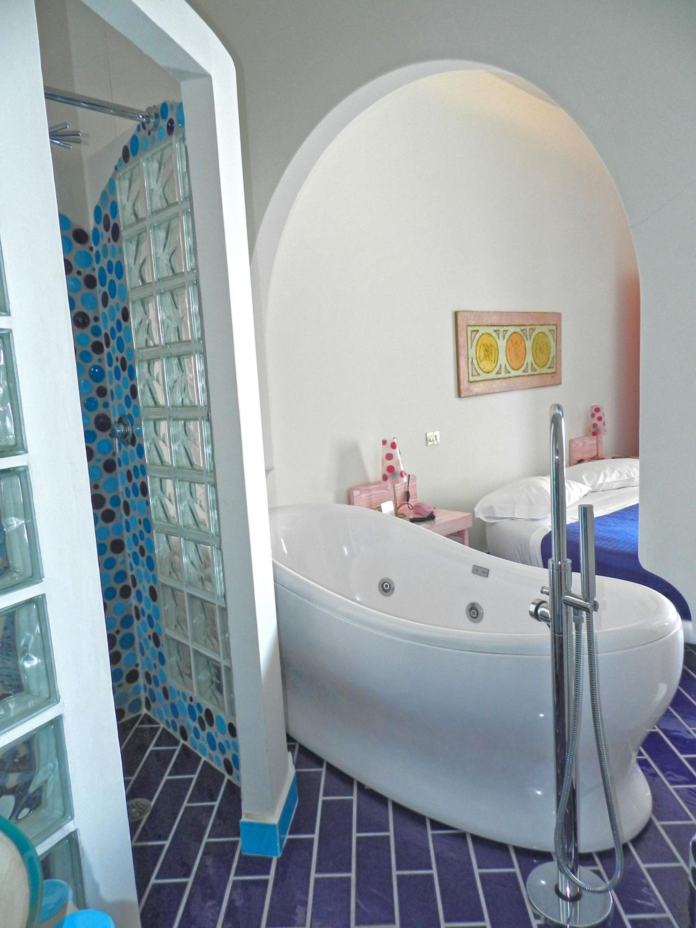 Deluxe Double Room with Sea View - Photo 8