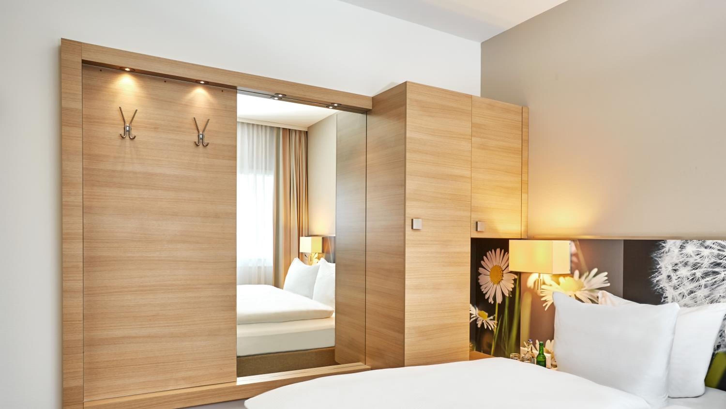 Comfort Queen Room photo 1
