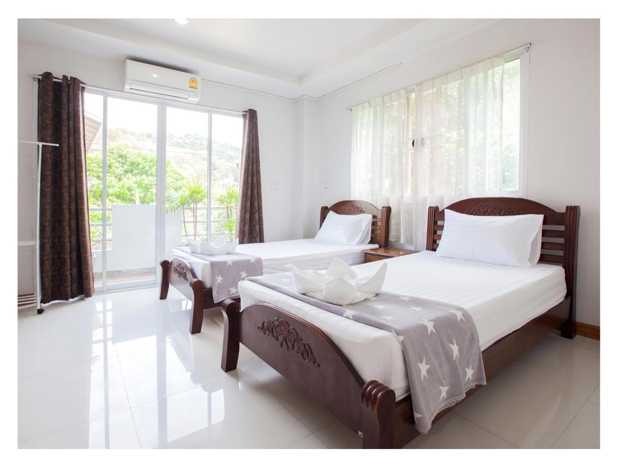 Deluxe Twin Room Balcony with Air conditioning
