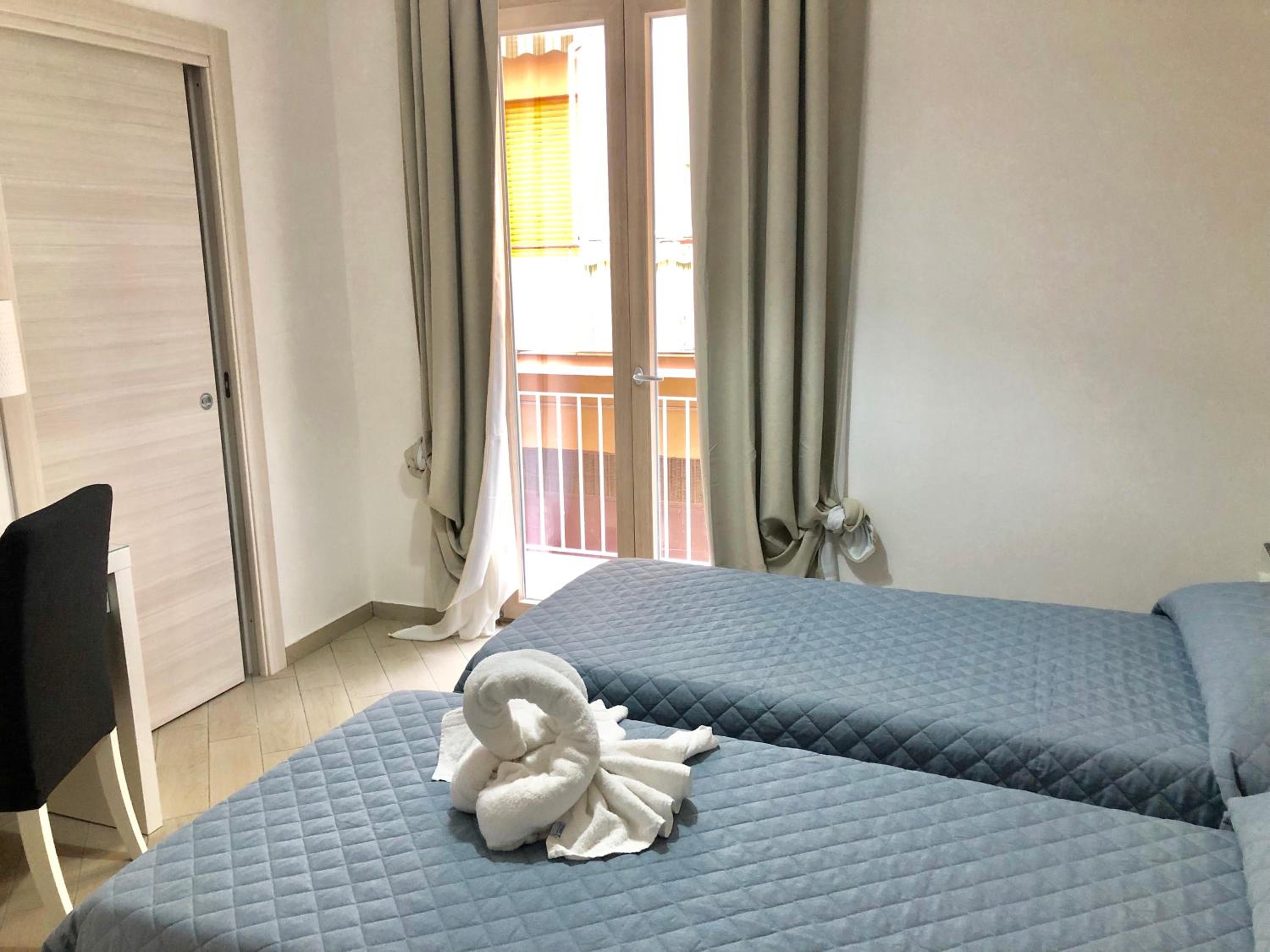 Deluxe Double or Twin Room with Balcony photo 3
