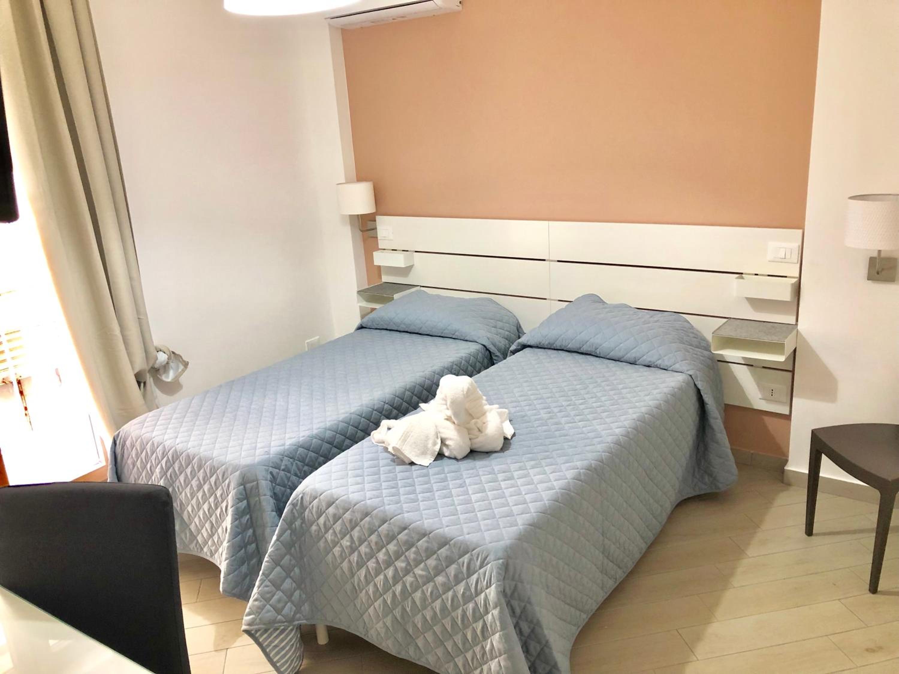 Deluxe Double or Twin Room with Balcony photo 2