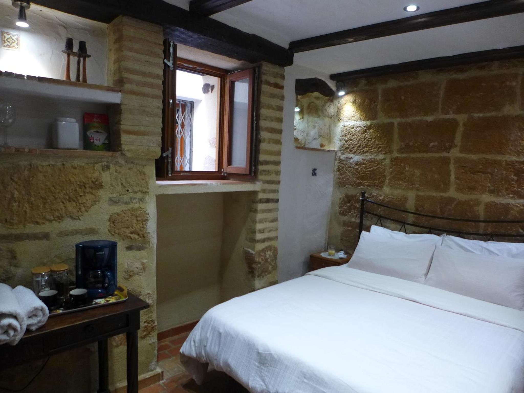 Double Room - Photo 5