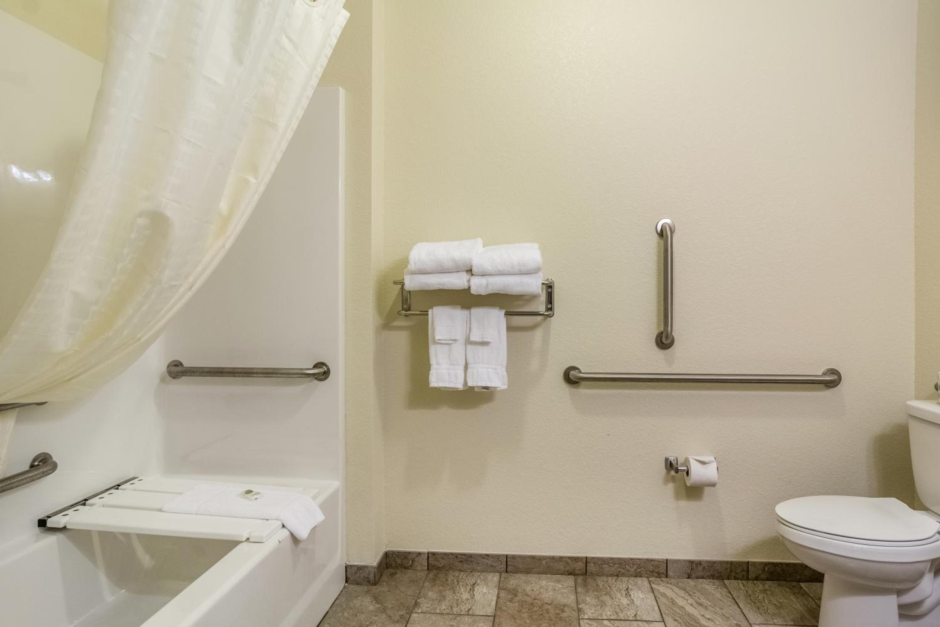 Queen Room - Disability Access photo 2
