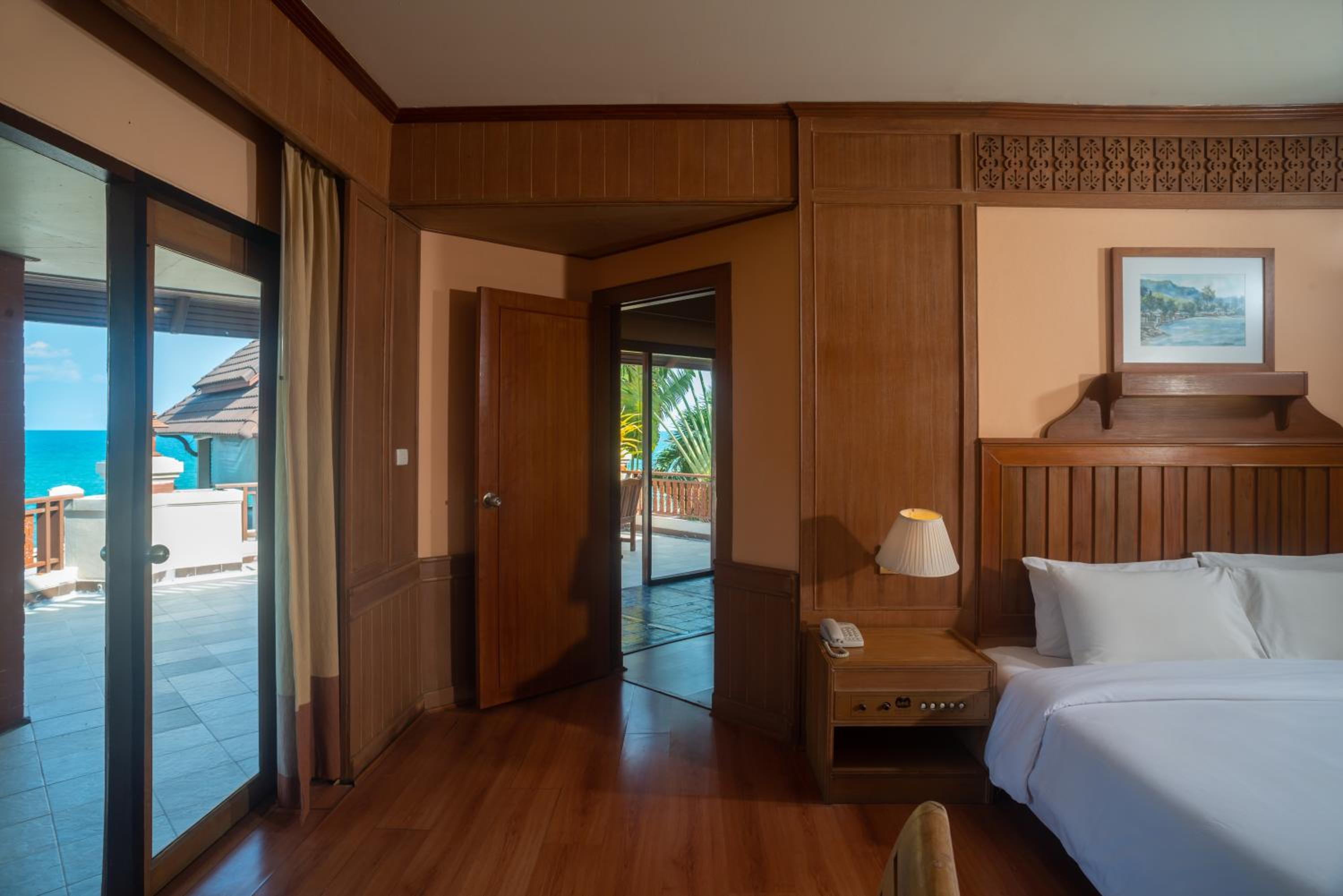 Executive Suite - Photo 3