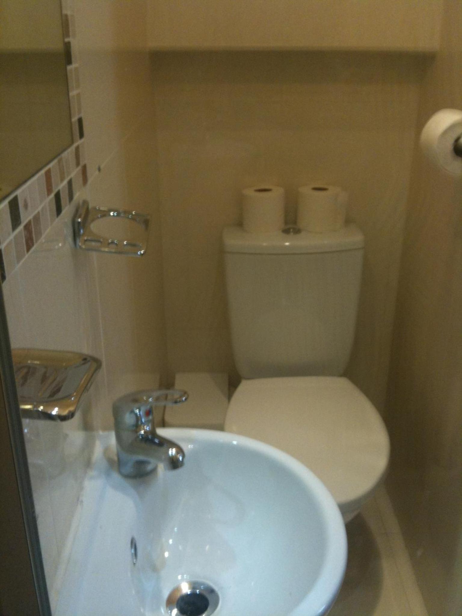 Twin Room with Shared Bathroom photo 2