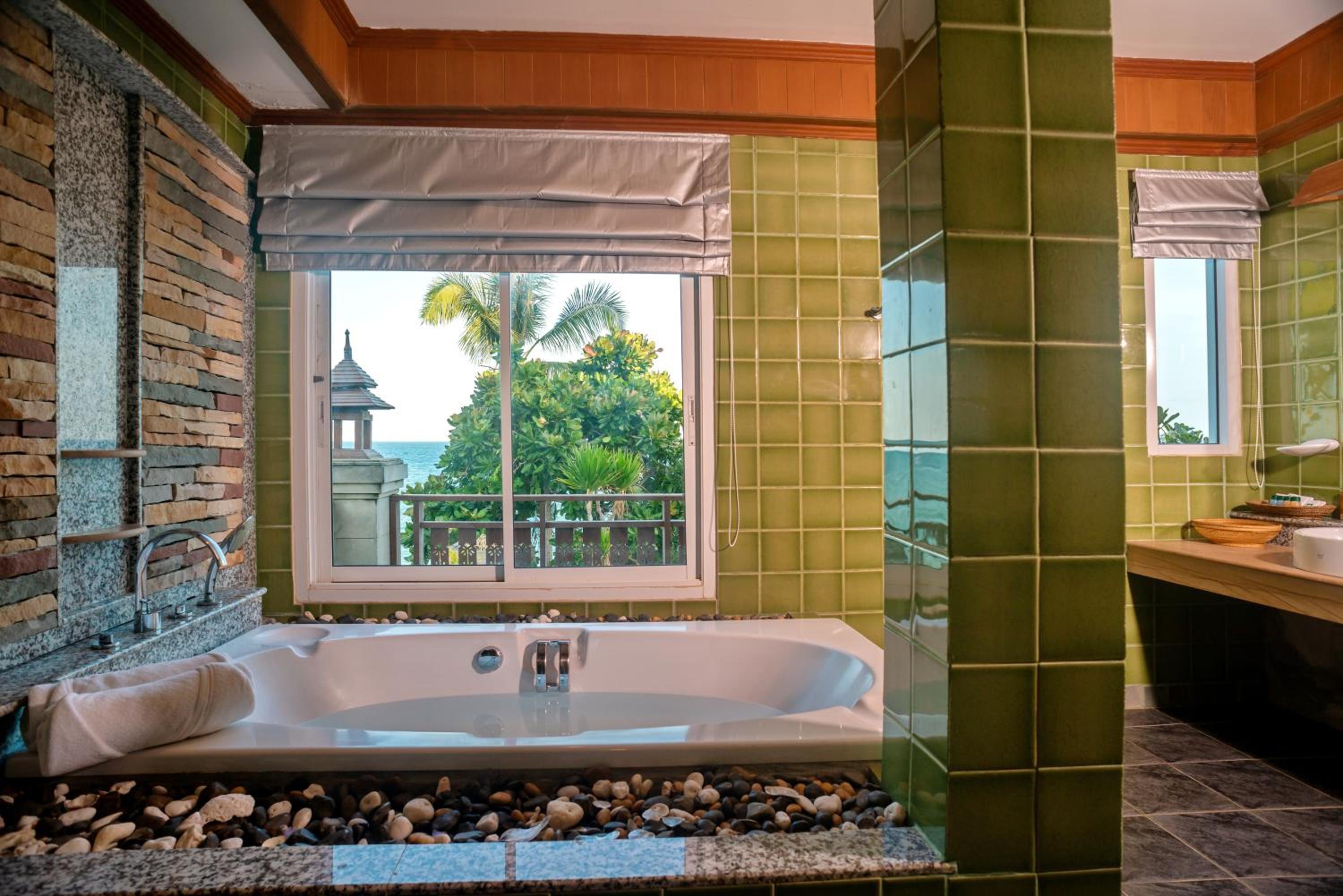 Grand Deluxe Suite with Sea View - Photo 6