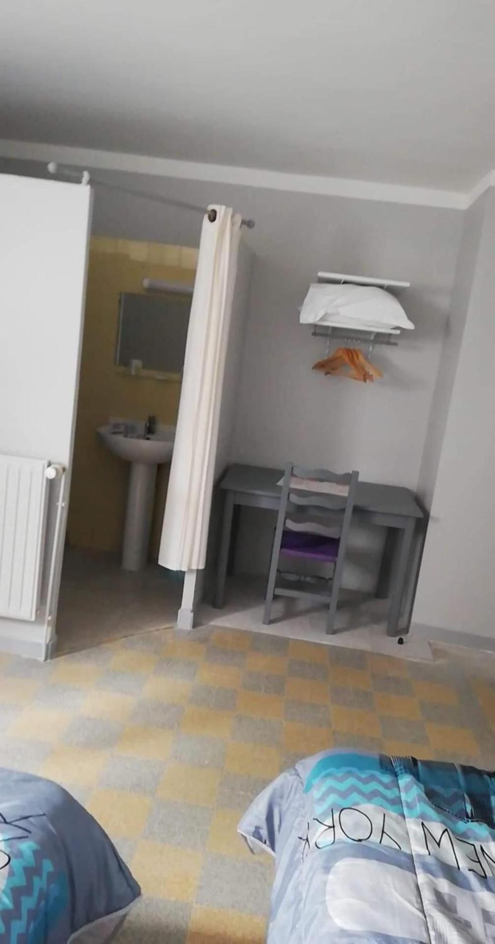 Twin Room - Photo 2
