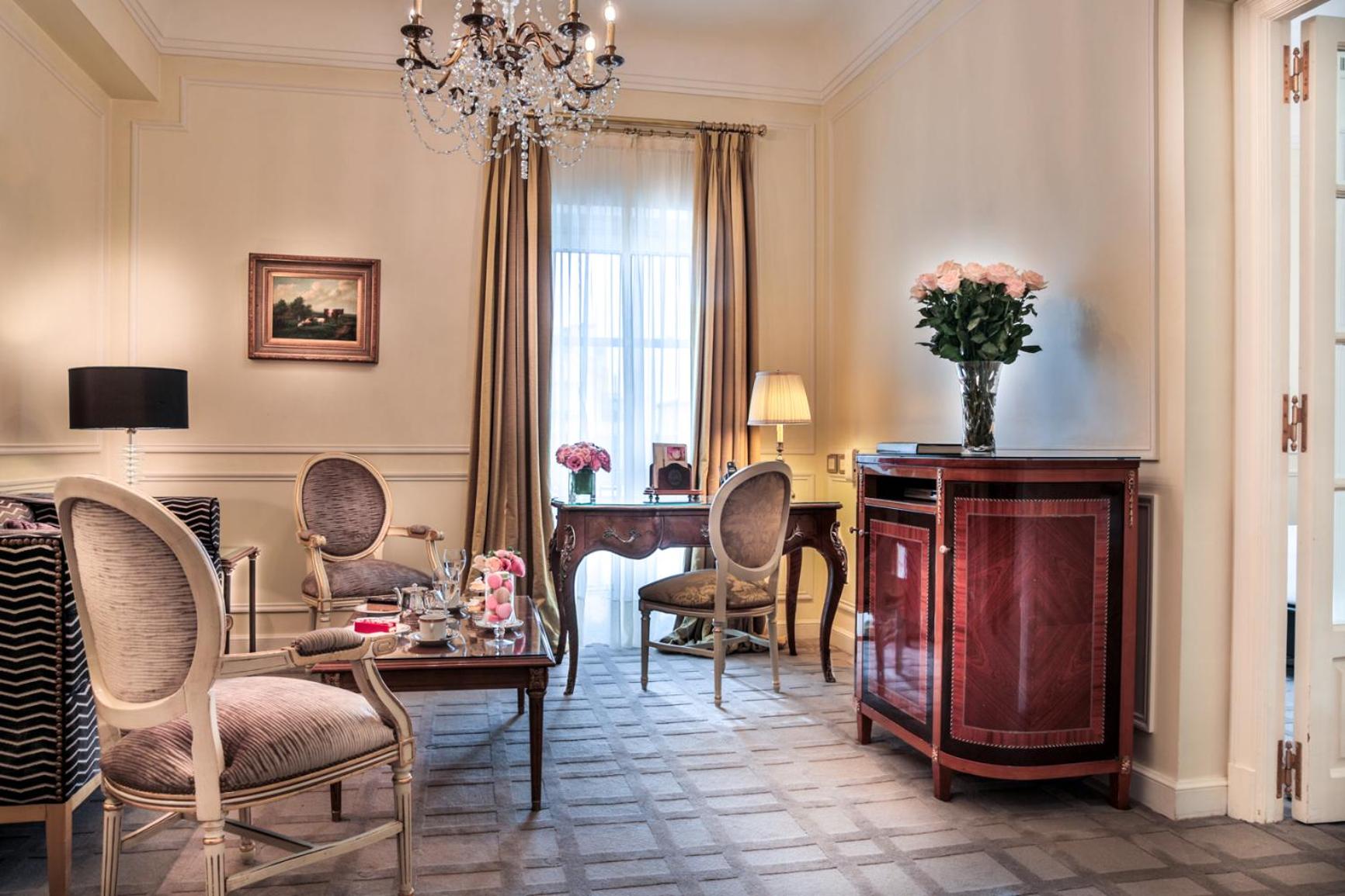 Deluxe Suite (Non Smoking)