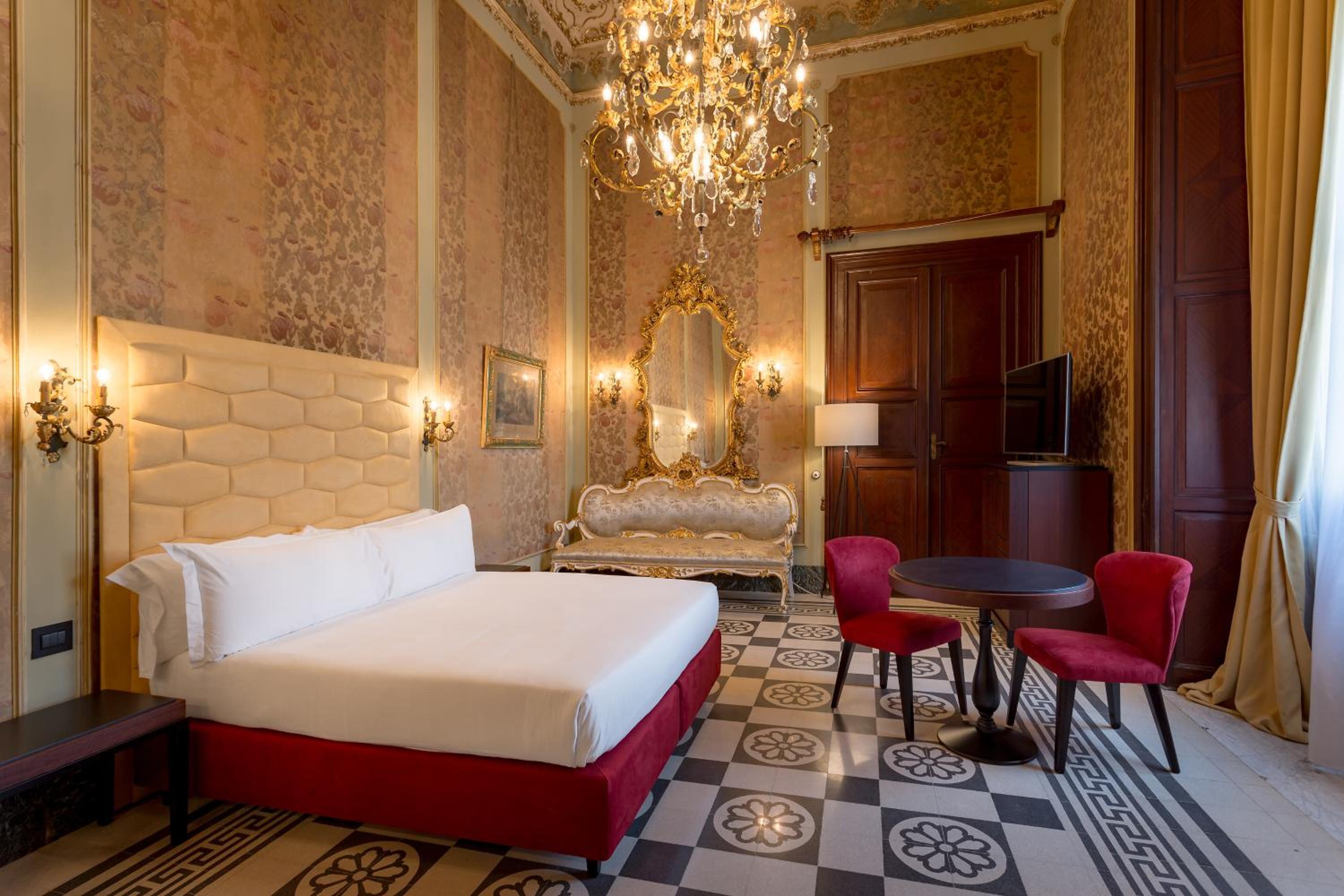 Deluxe Room - Photo 13