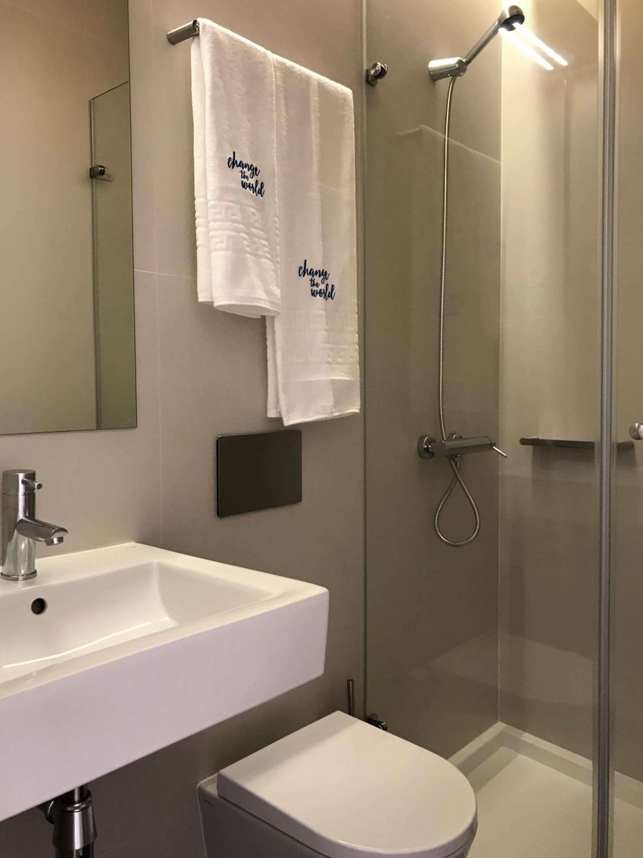 Deluxe Double Room with Private Bathroom - Photo 9