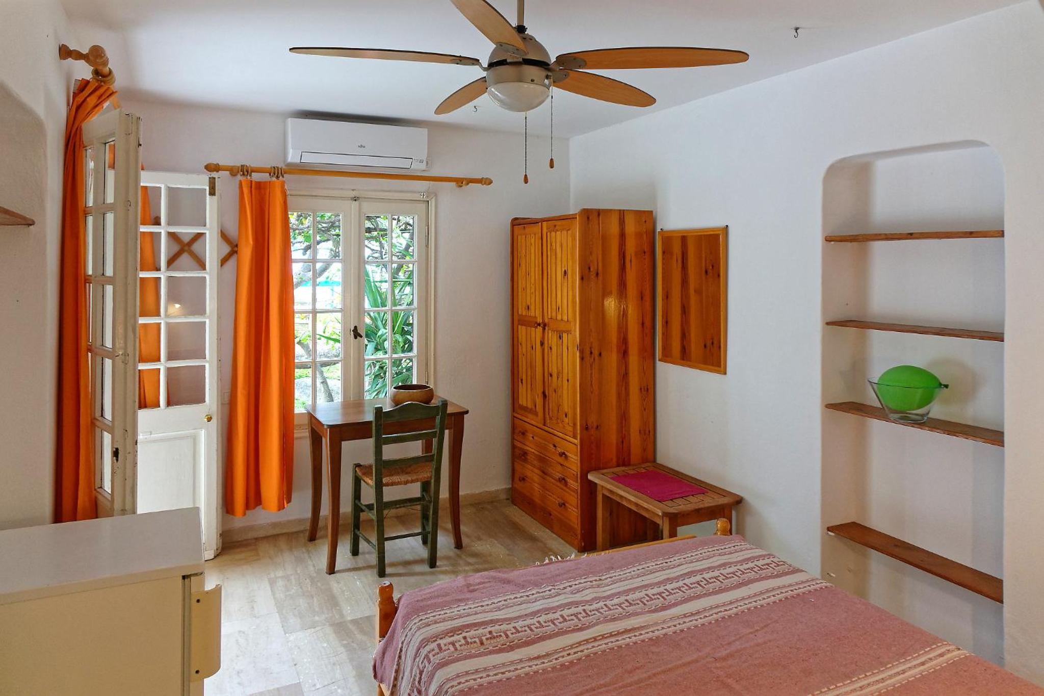 Studio with External Private Bathroom  photo 2