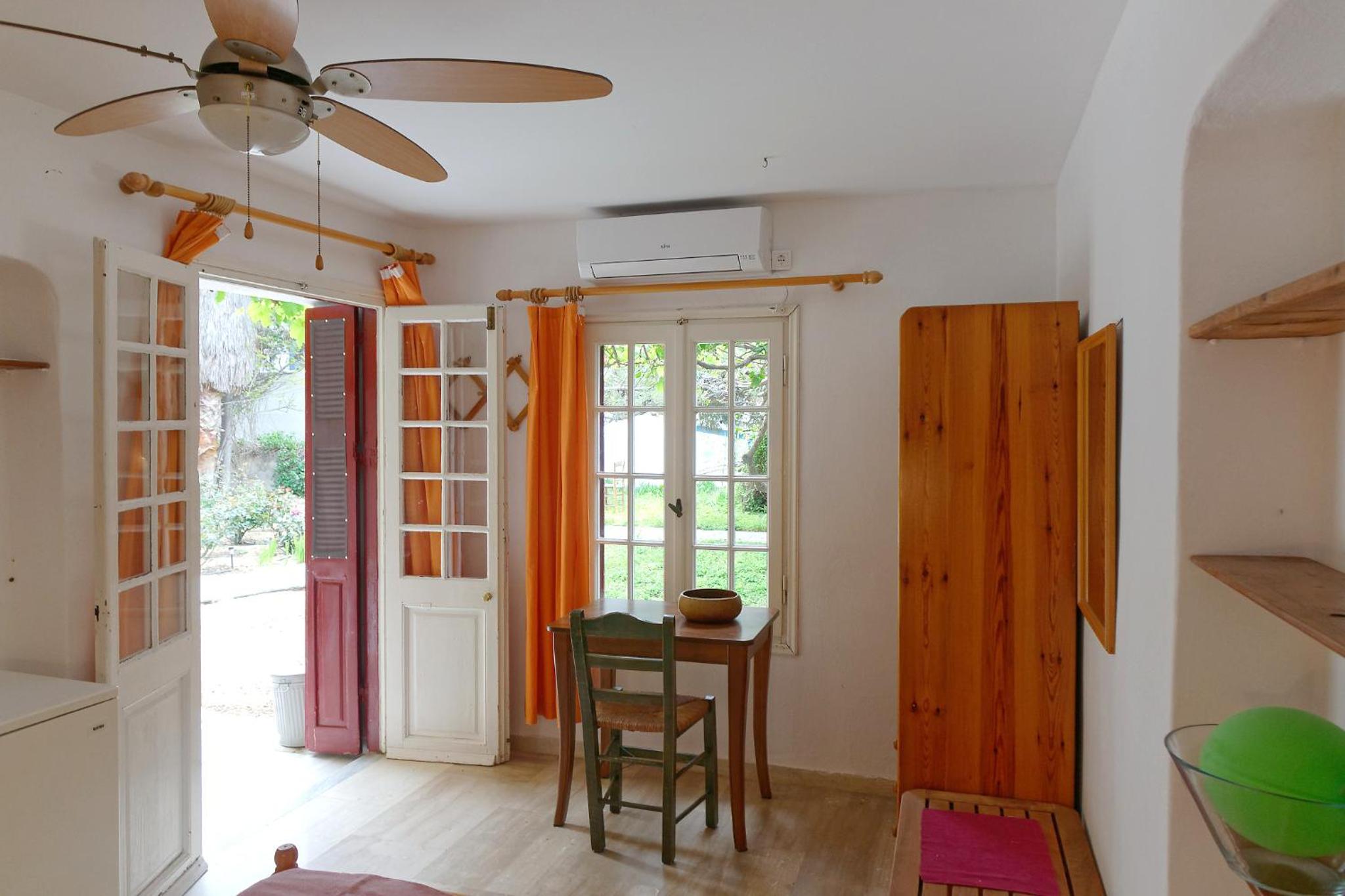 Studio with External Private Bathroom  photo 3