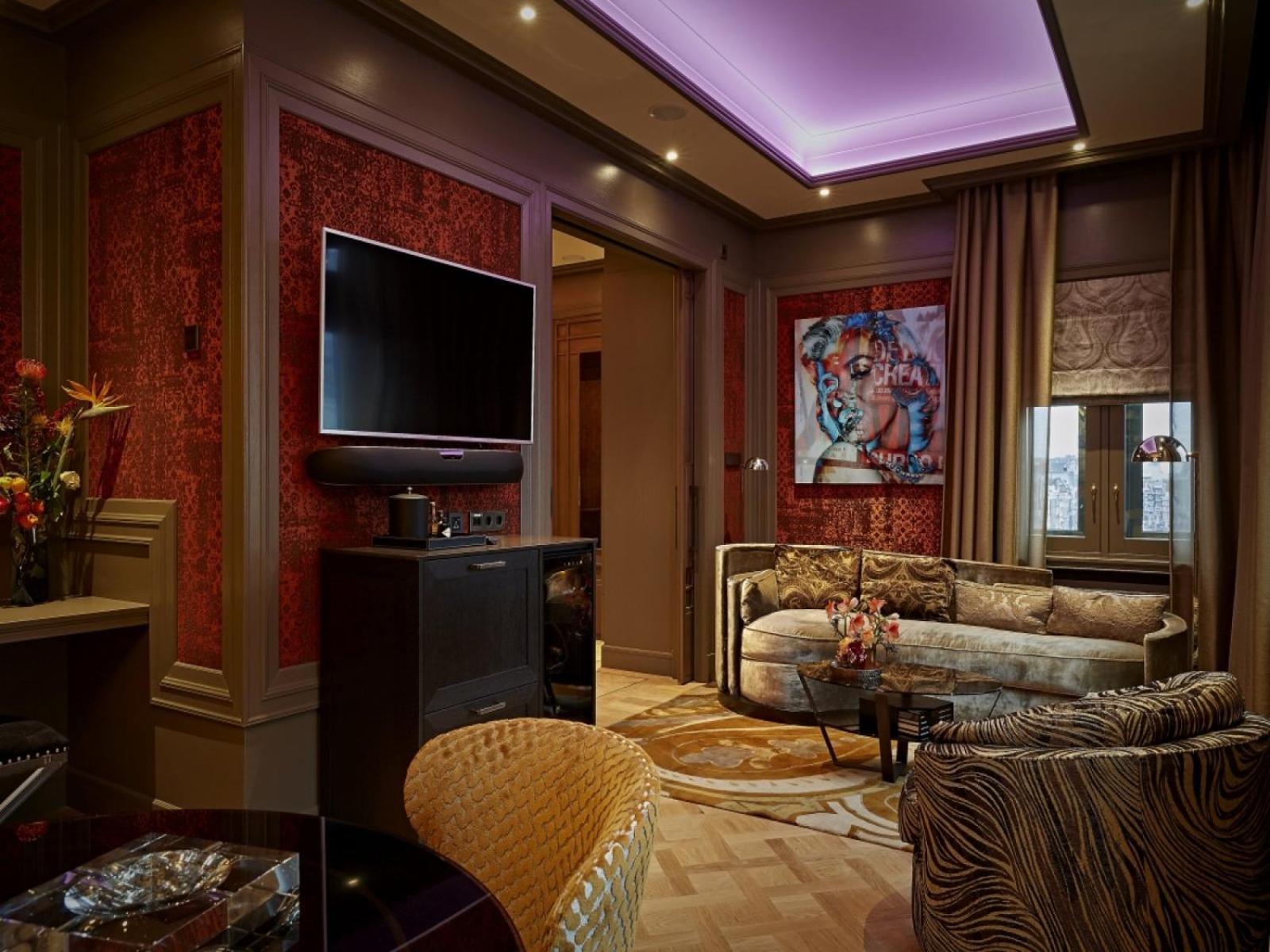 One Bedroom Suite Smoking thumbnail 6