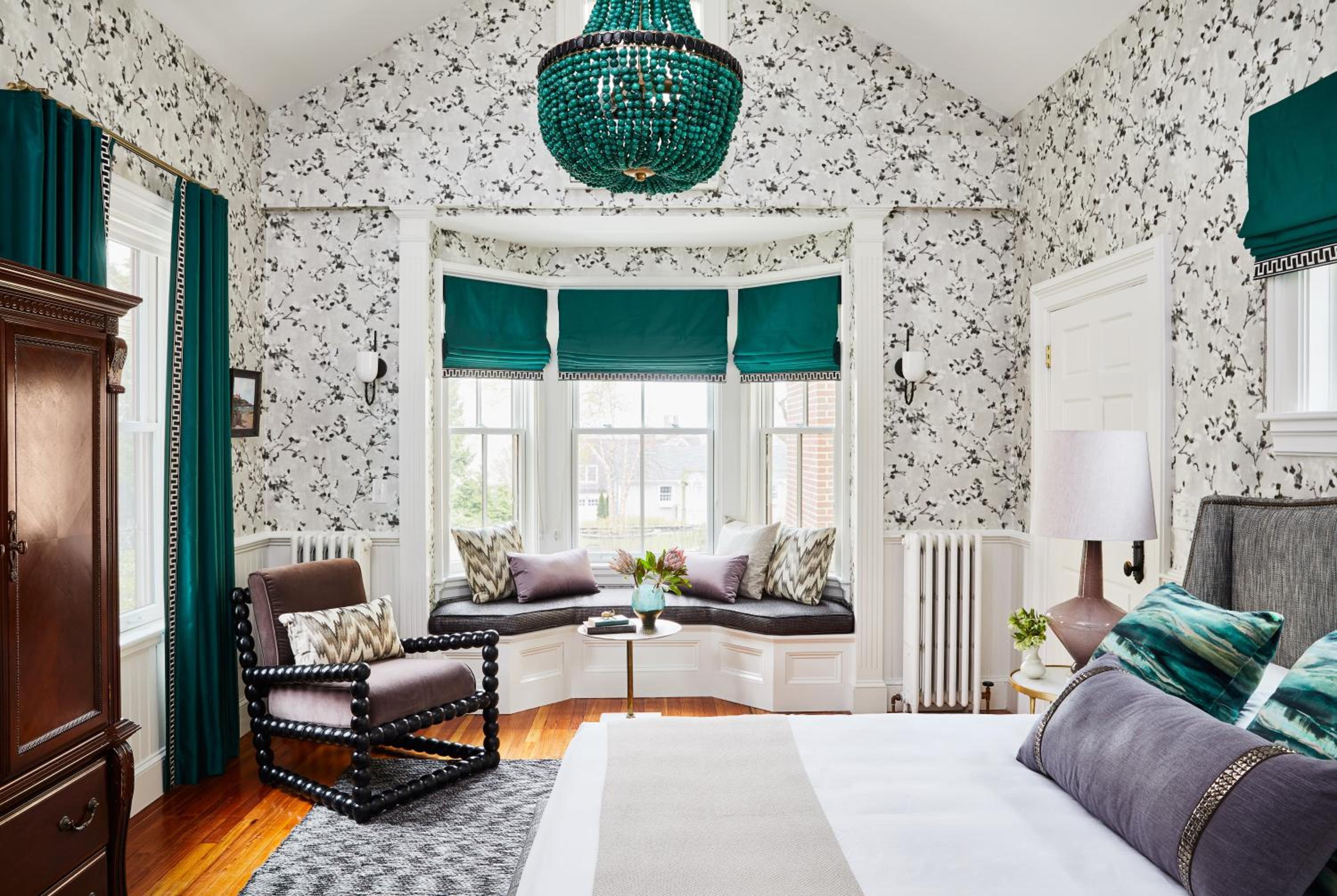 Lark Suite