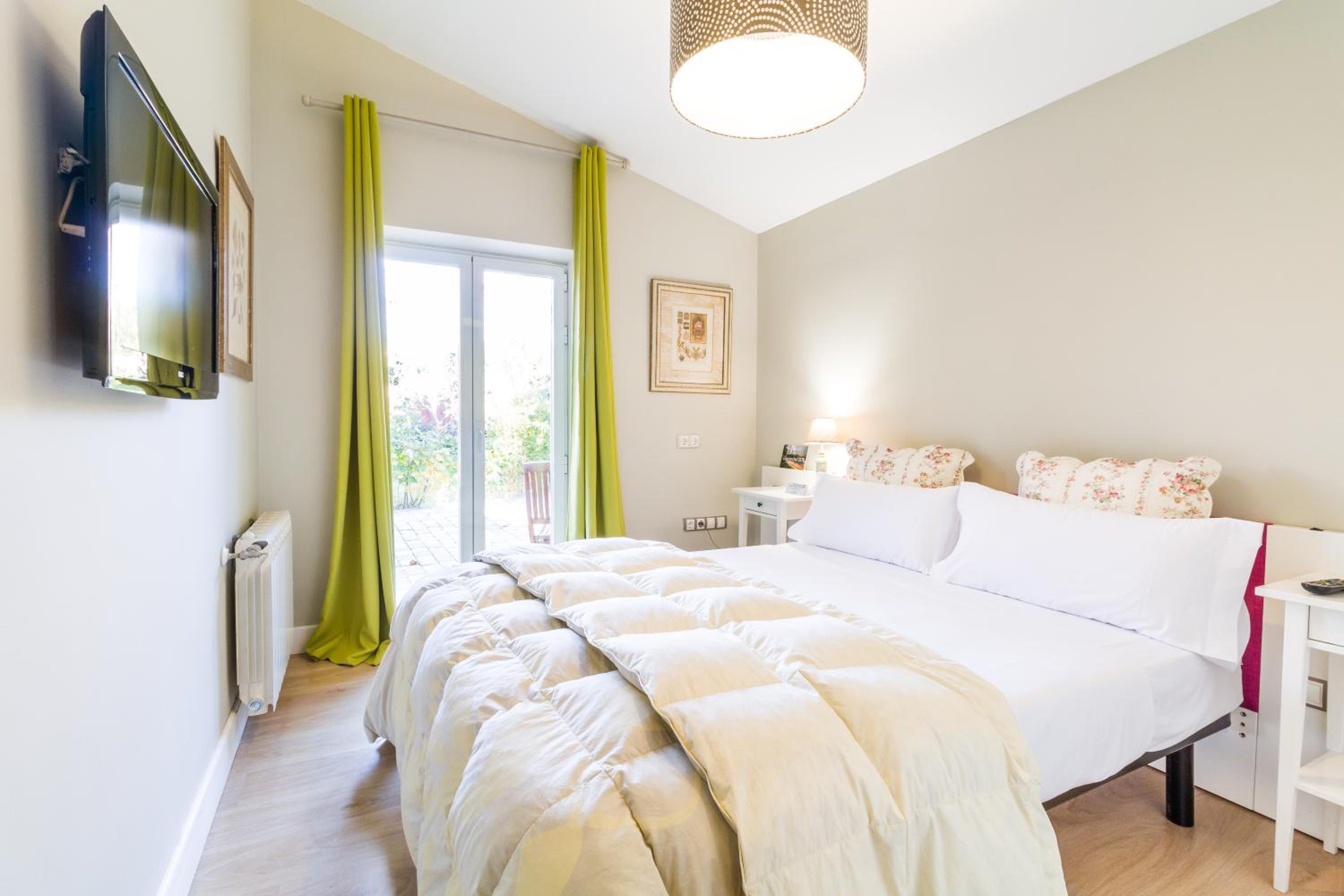 Double Room with Garden View - Photo 1