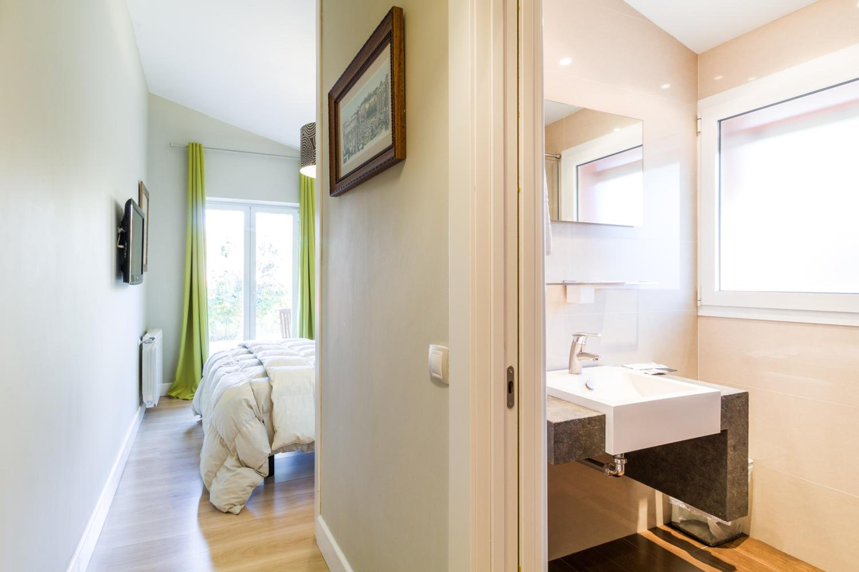 Double Room with Garden View - Photo 5