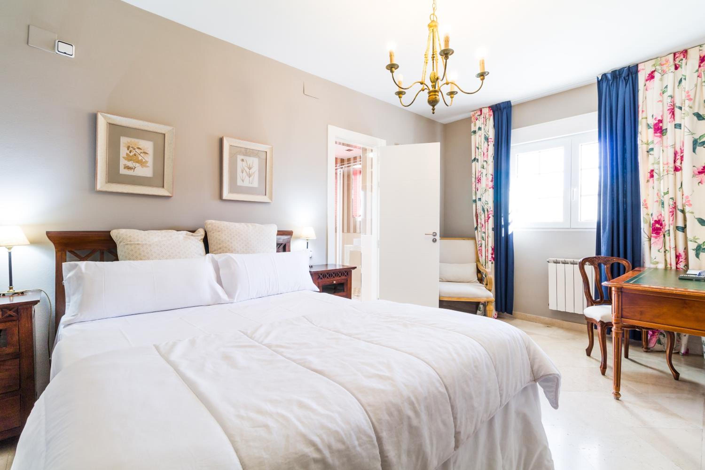 Superior Double Room - Photo 1