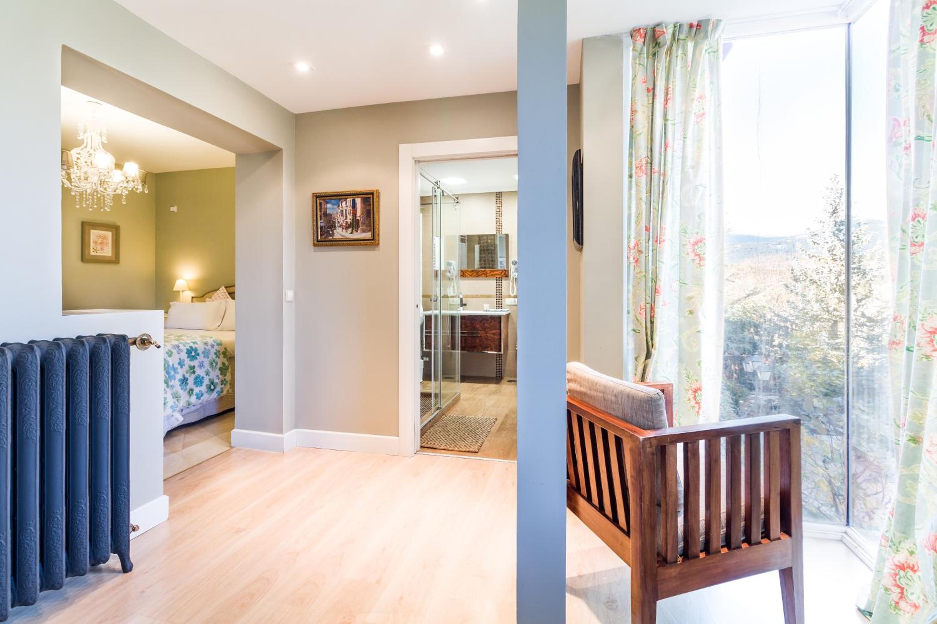 Suite - Photo 2