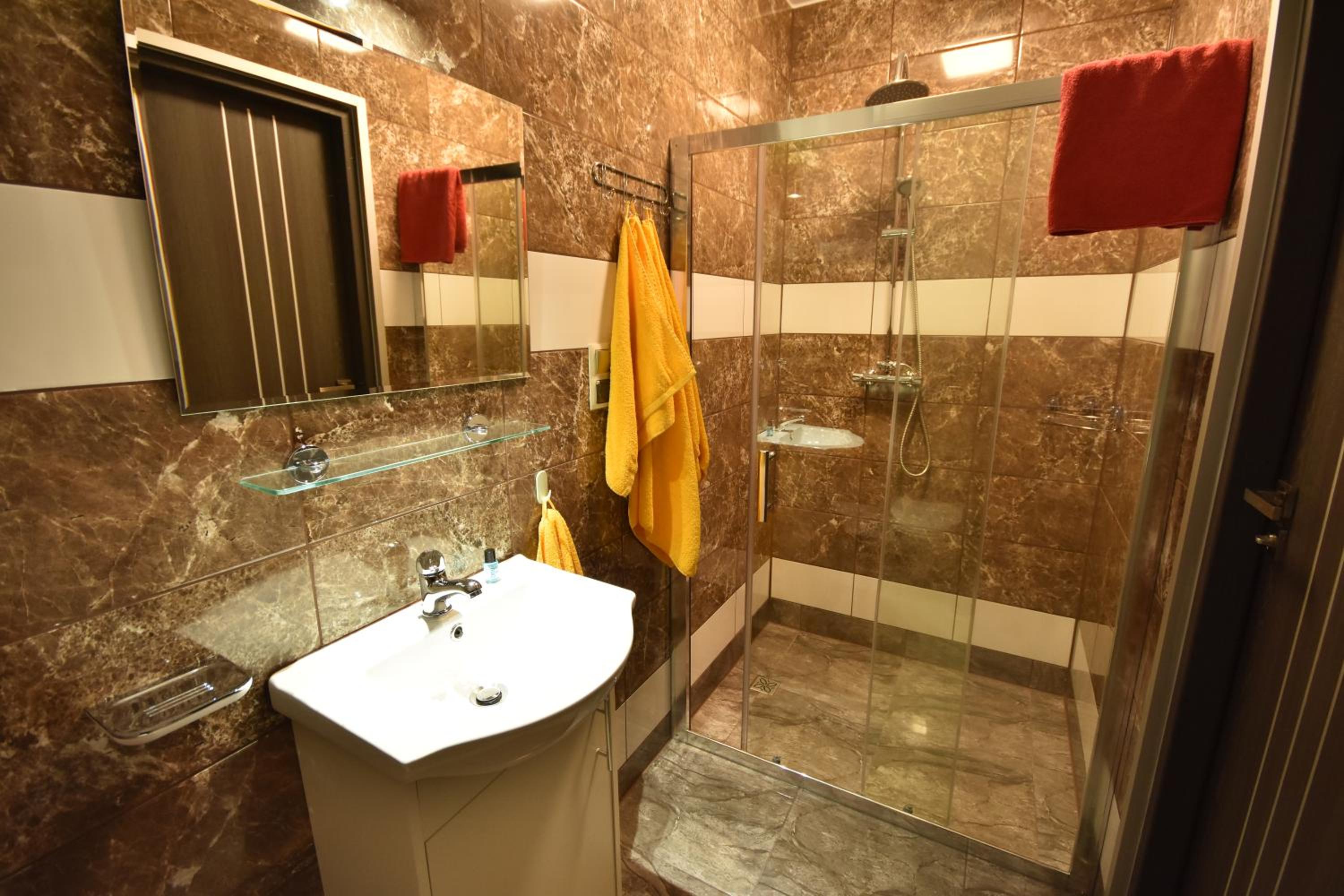 Double Room - Photo 6