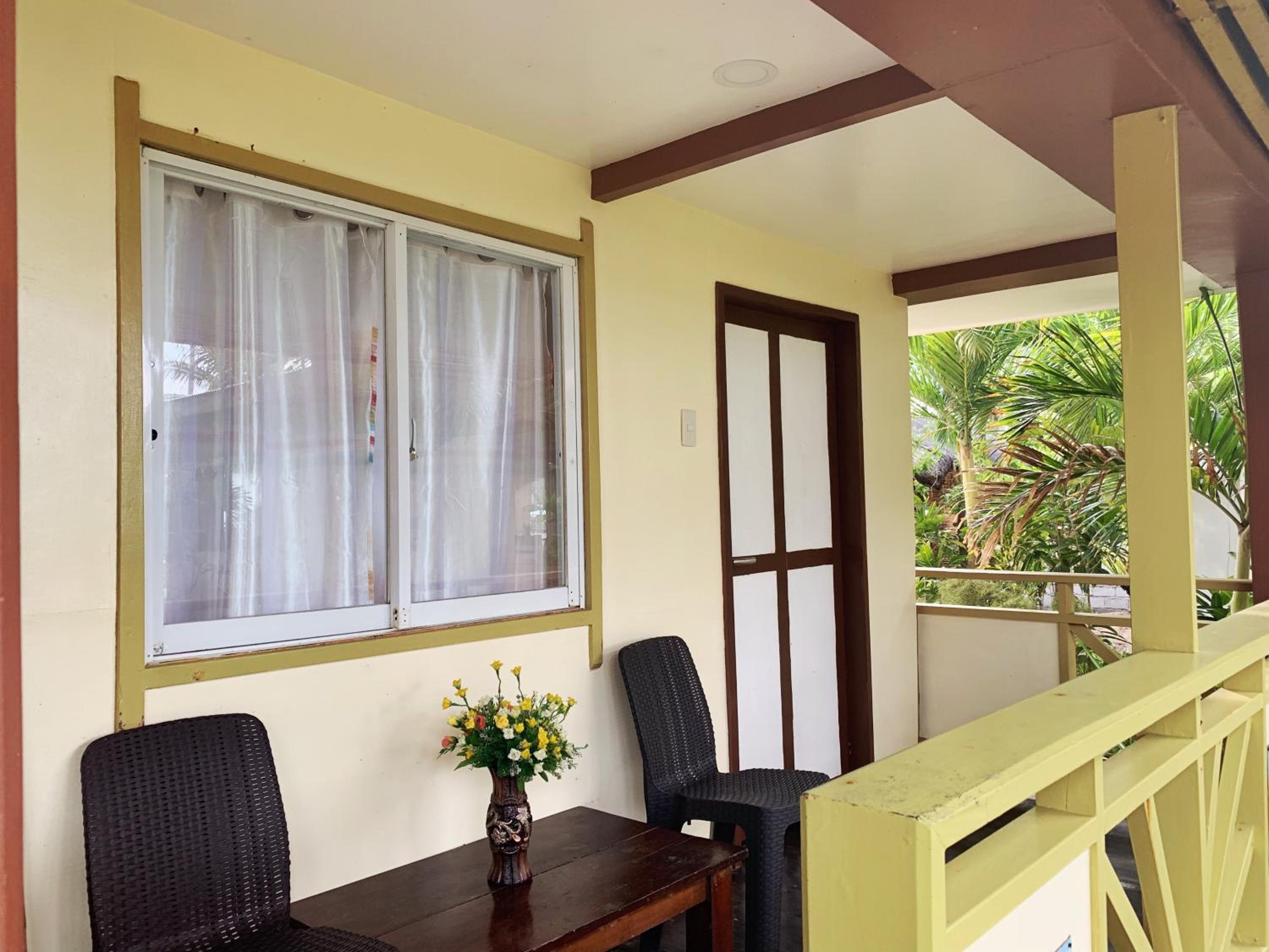 Queen Room with Sea View - Photo 5