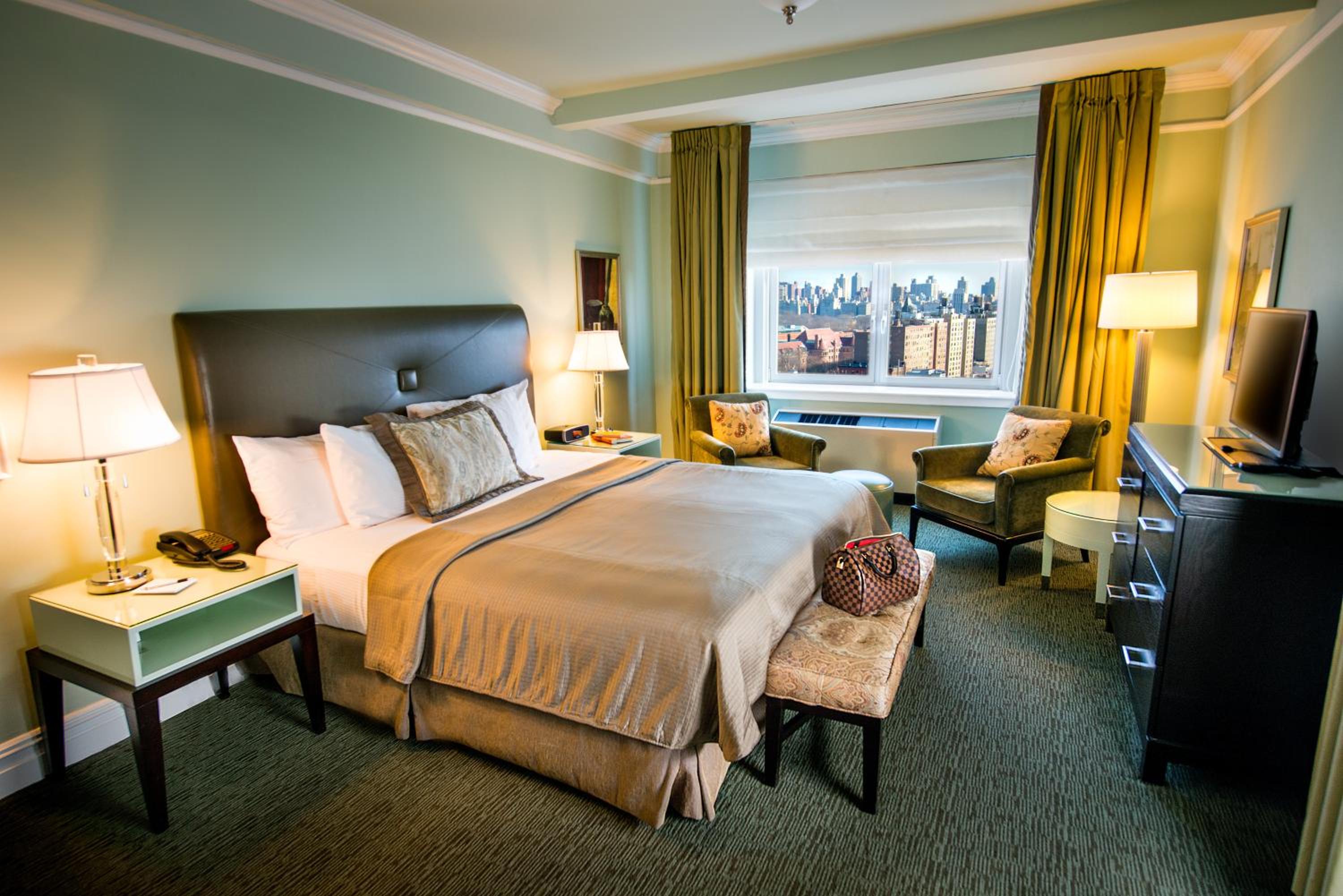 One-Bedroom King Suite - Photo 1
