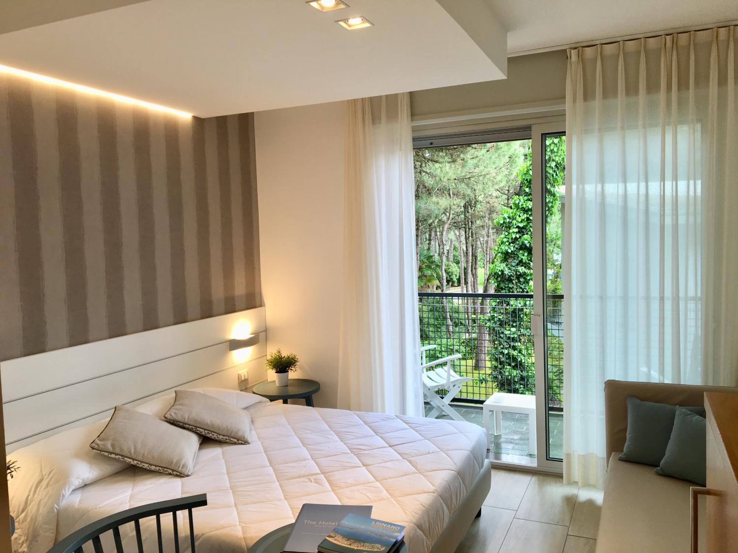 Superior Triple Room photo 2