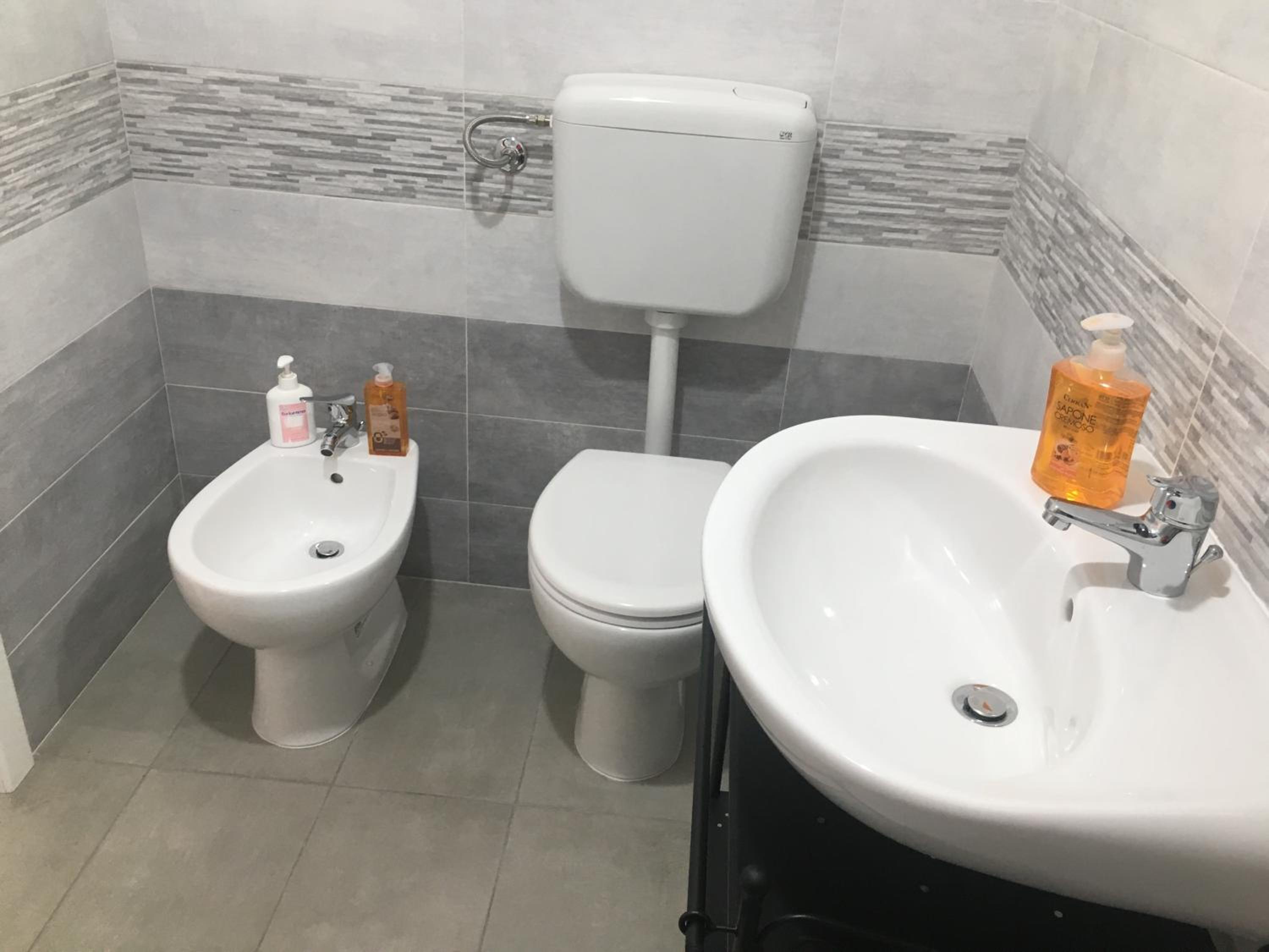 Double Room with Private Bathroom - Photo 3