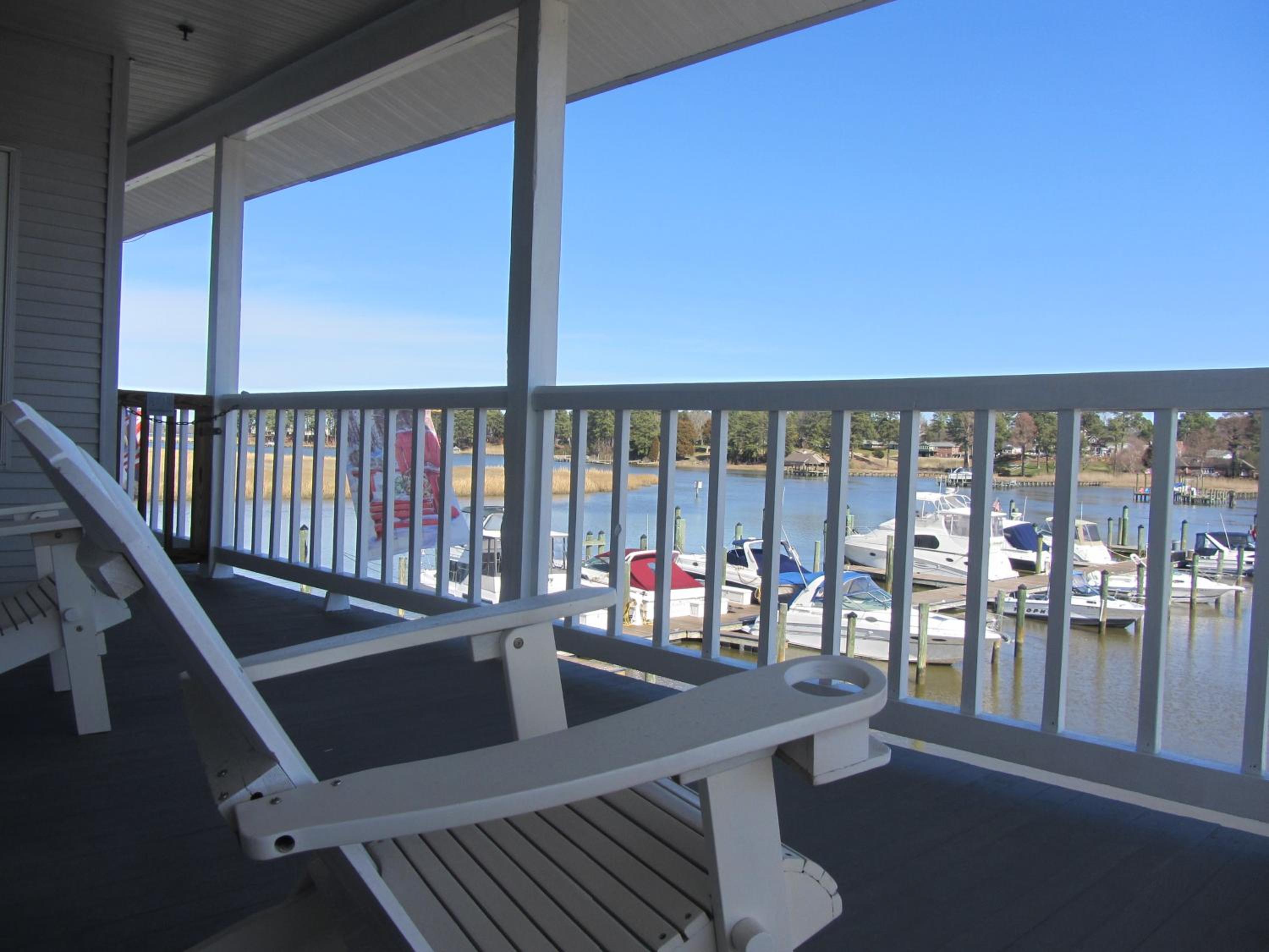 Deluxe Room with Balcony - Photo 2