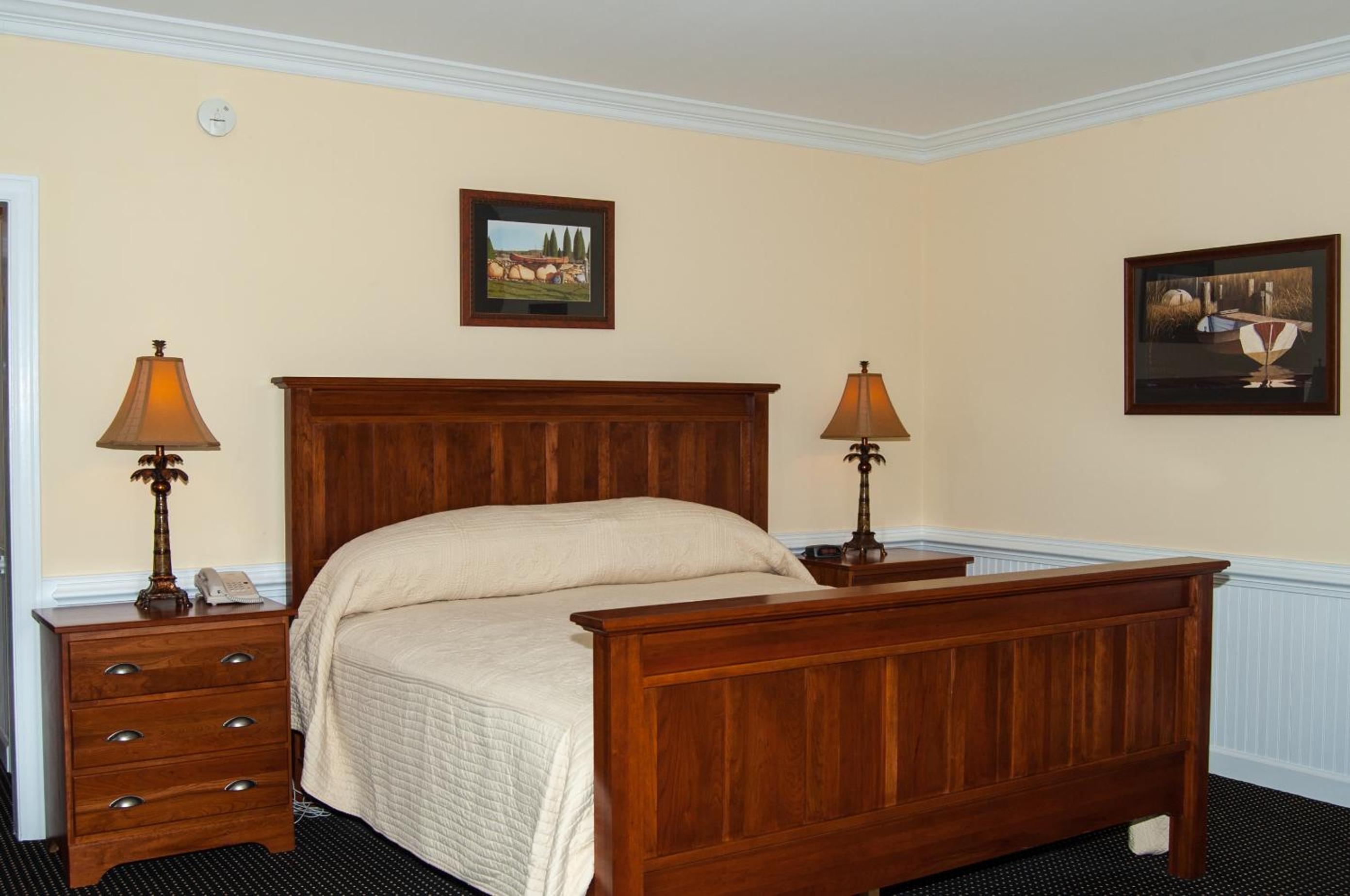 Deluxe Room with Balcony - Photo 1