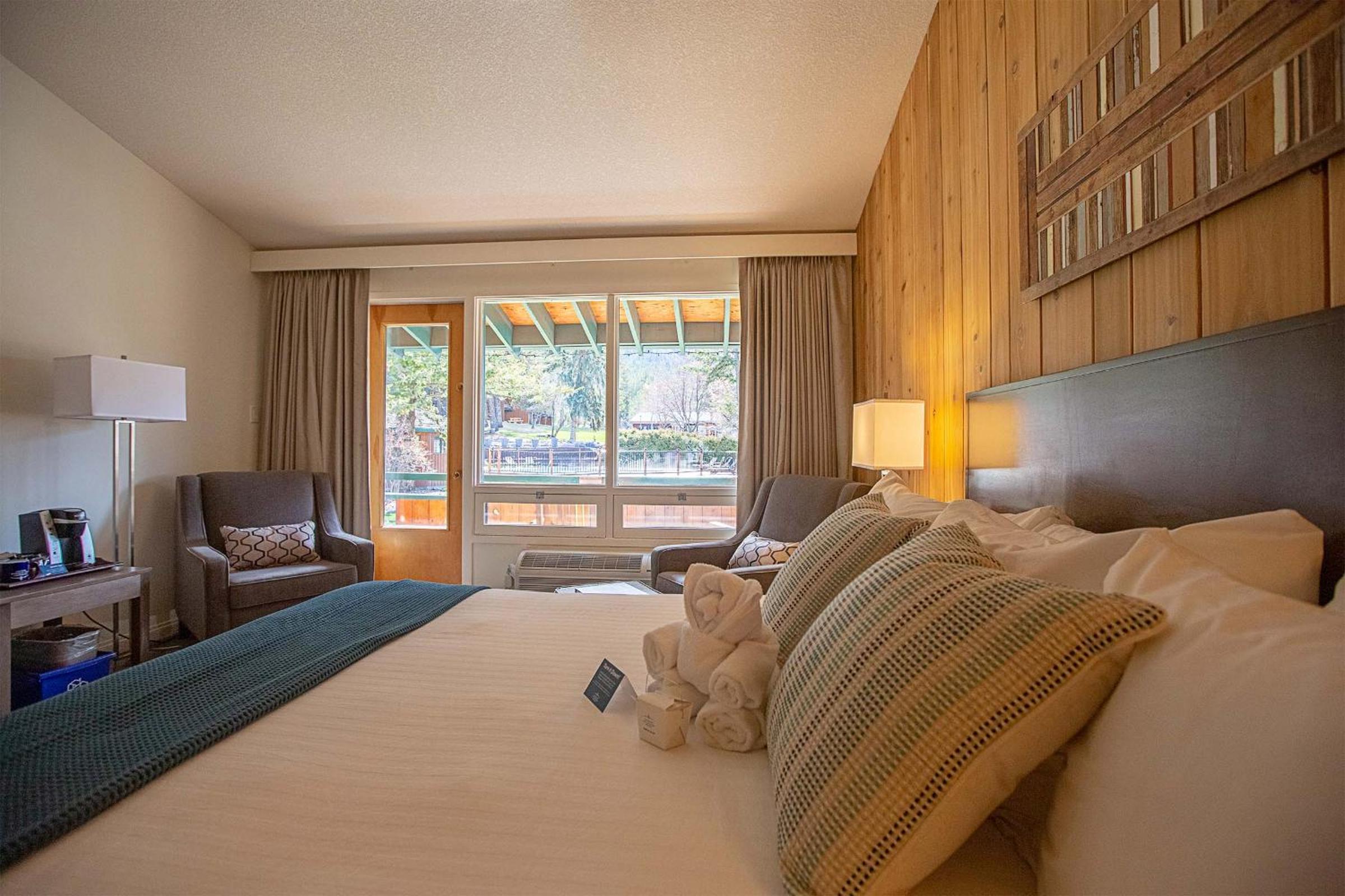 Deluxe King Room photo 3