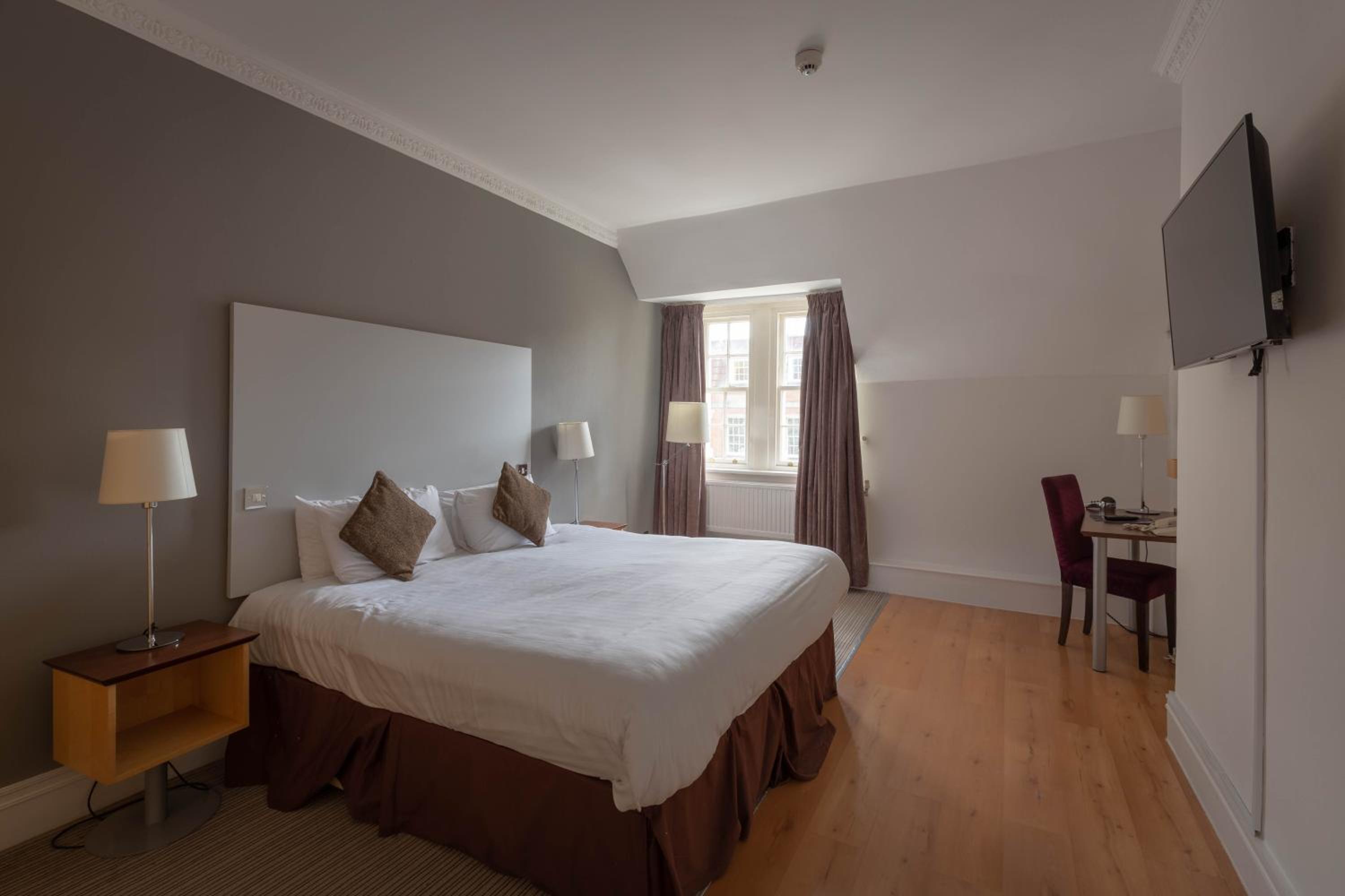 Standard Double Room - Photo 8