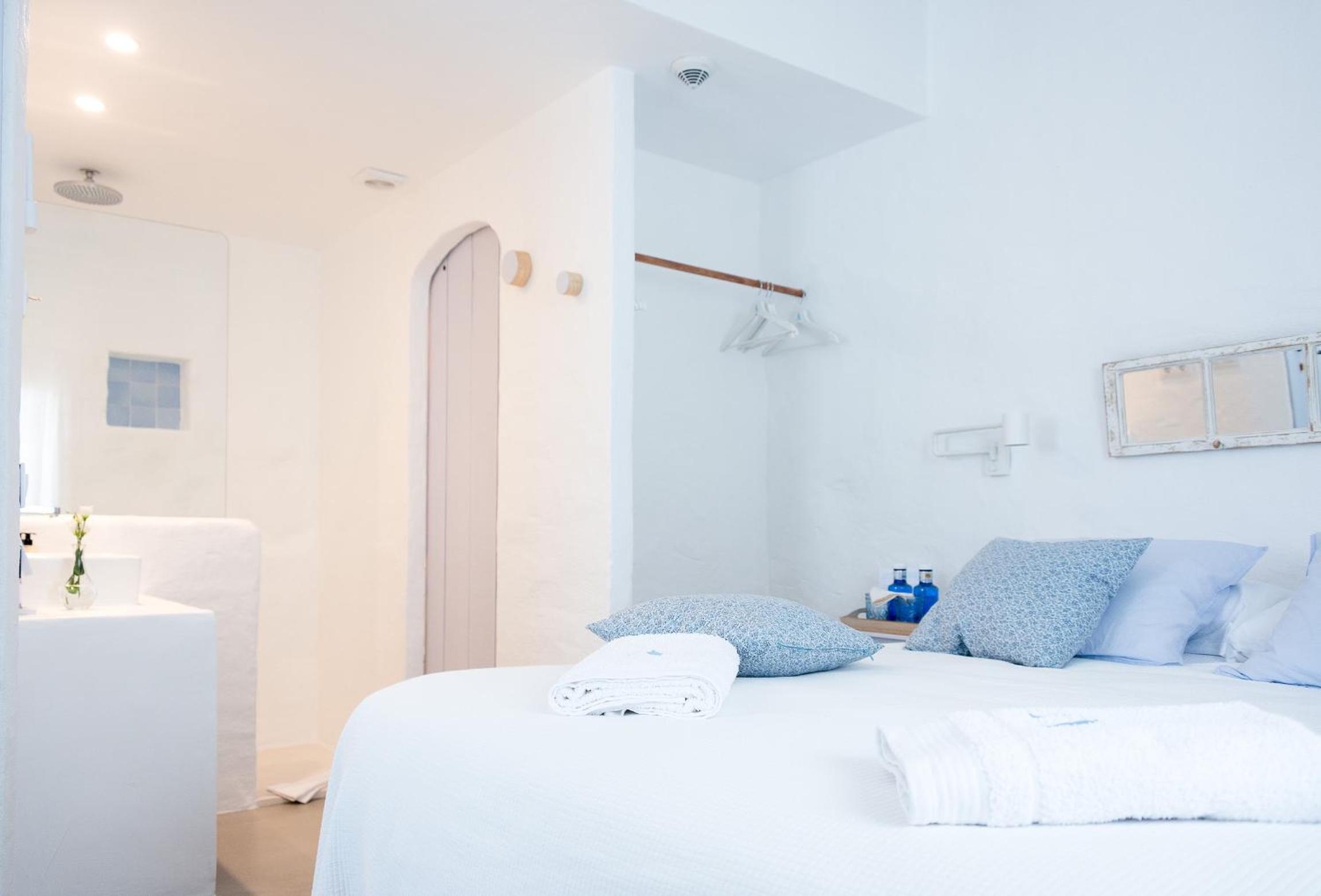 Double Room - Photo 8