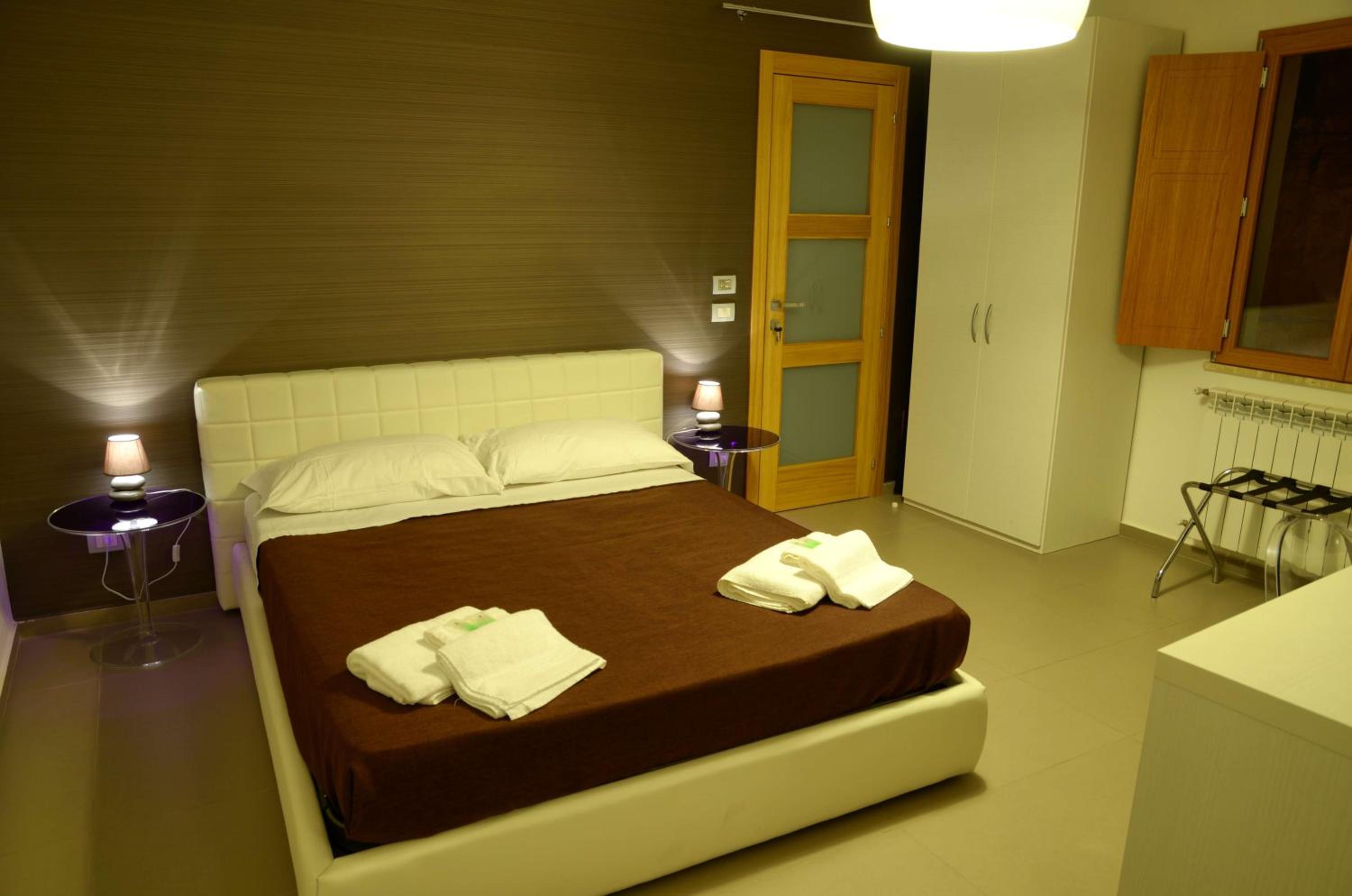 Superior King Room - Photo 35