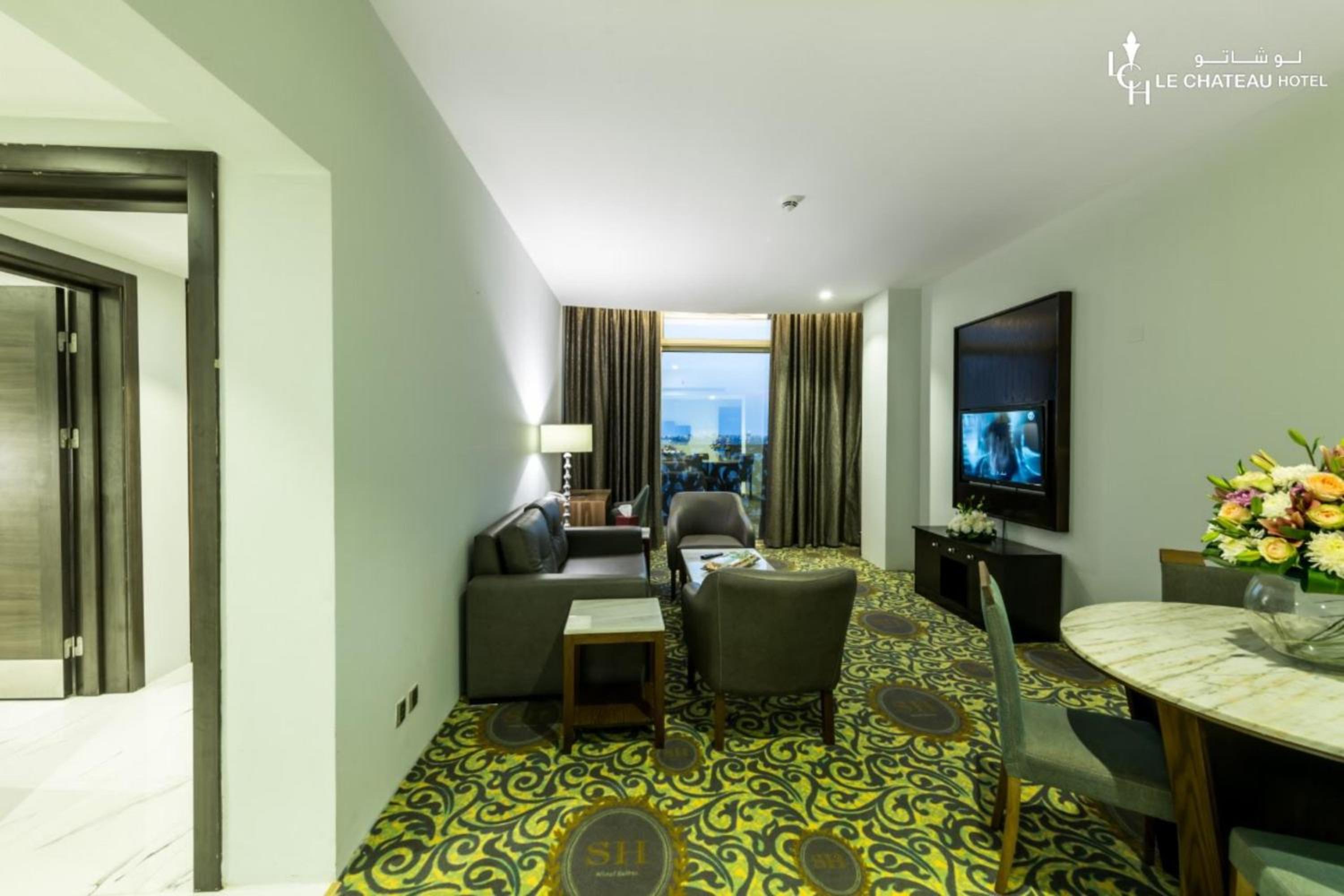 Executive Suite - Photo 2