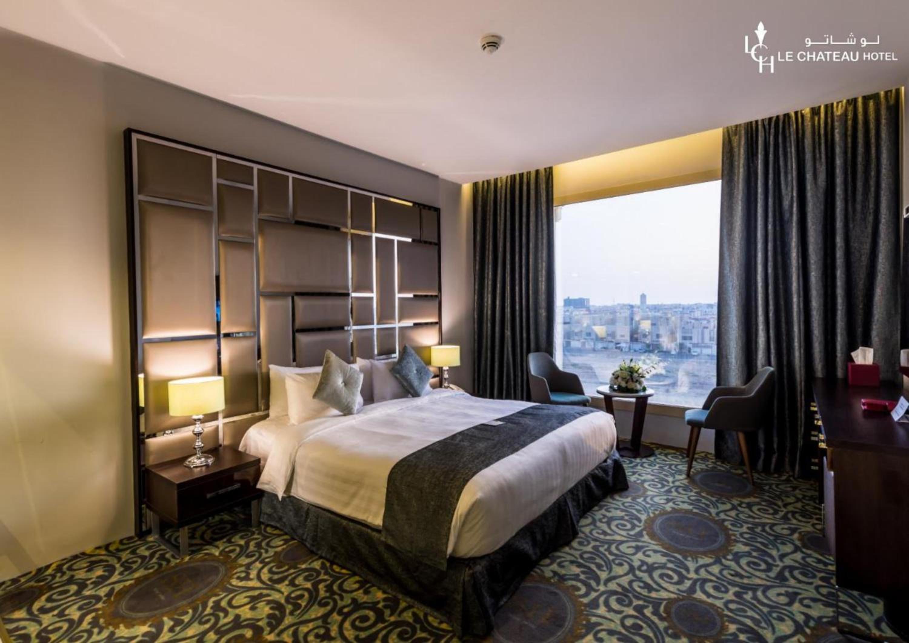 Deluxe King Room - Photo 2