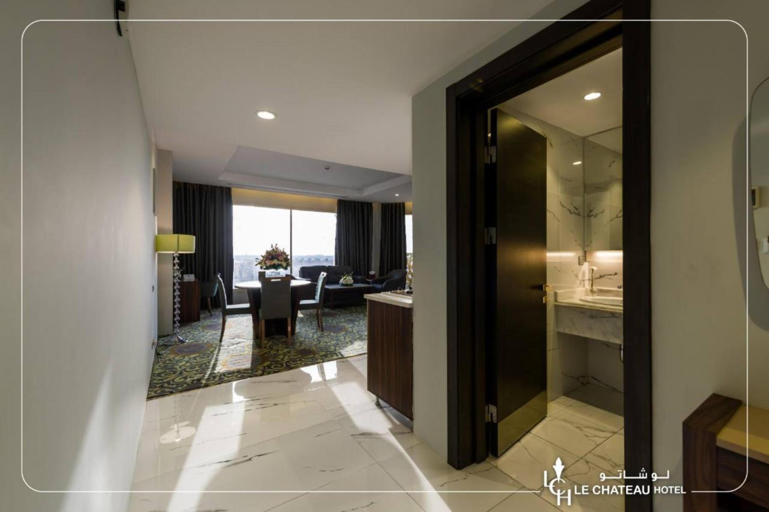 Suite with City View - Photo 5
