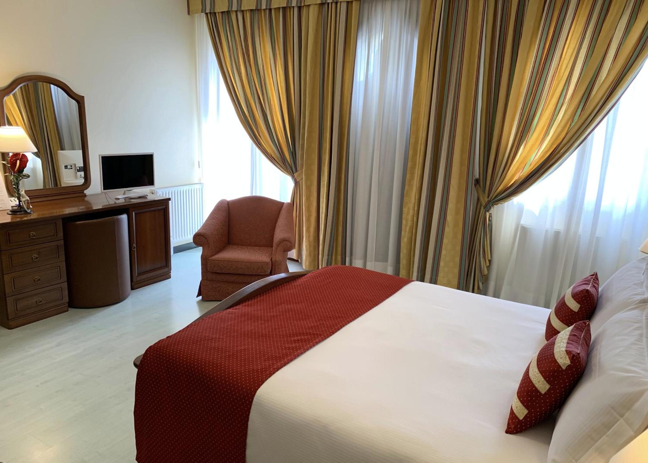 Deluxe Room (2 Adults + 1 Child) photo 3