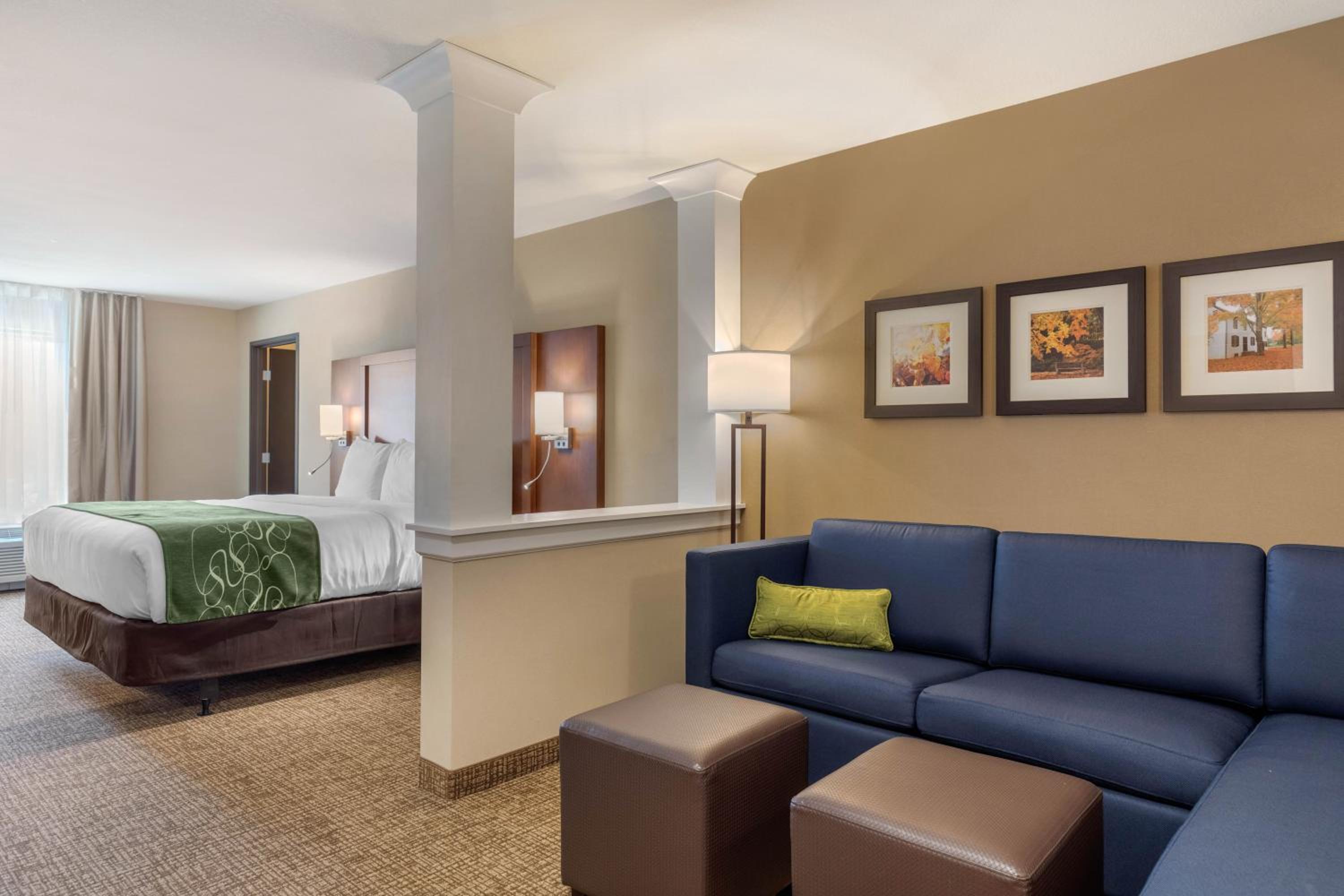 King Suite - Accessible/Non-Smoking photo 2