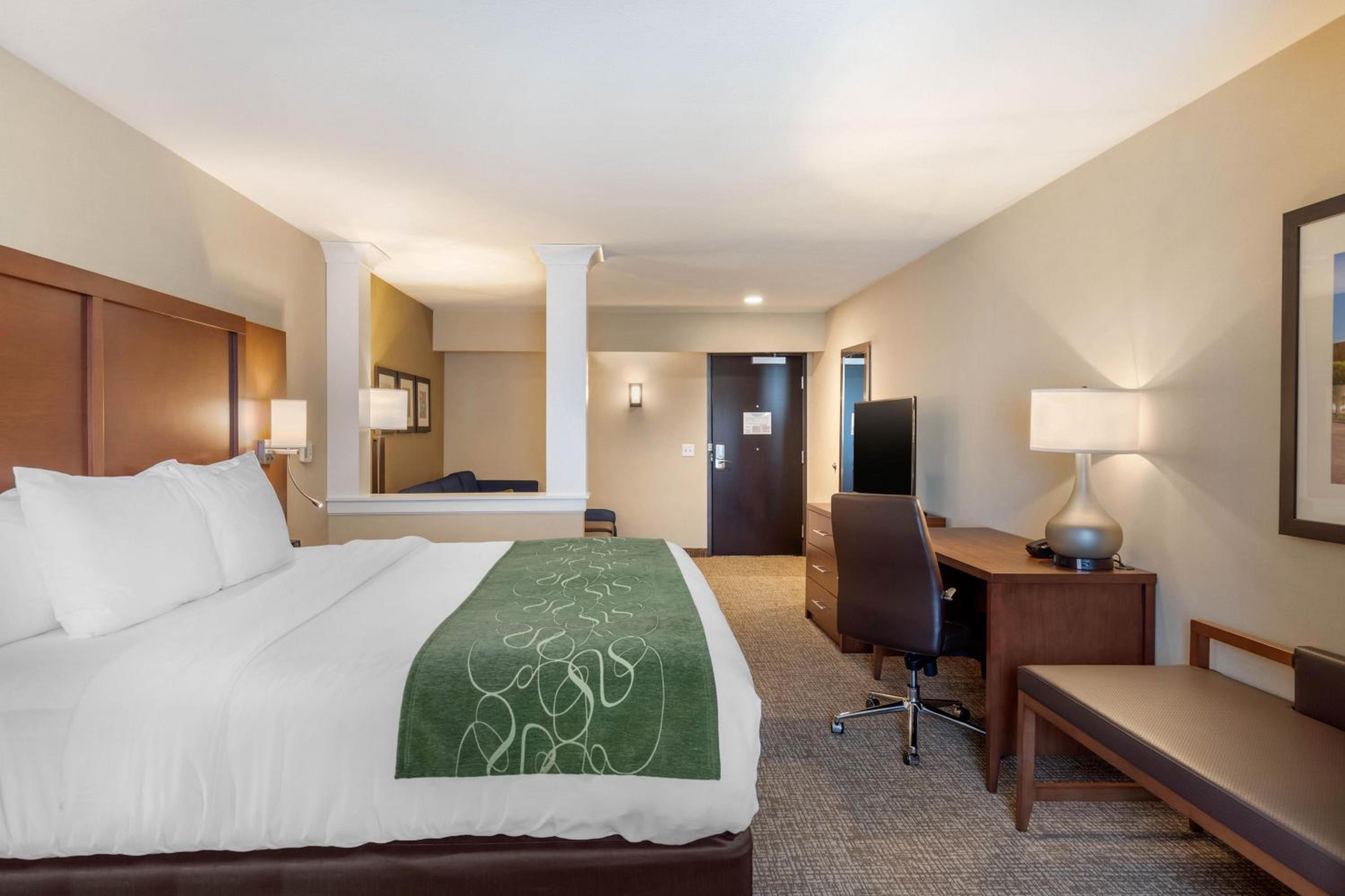 King Suite - Accessible/Non-Smoking photo 3