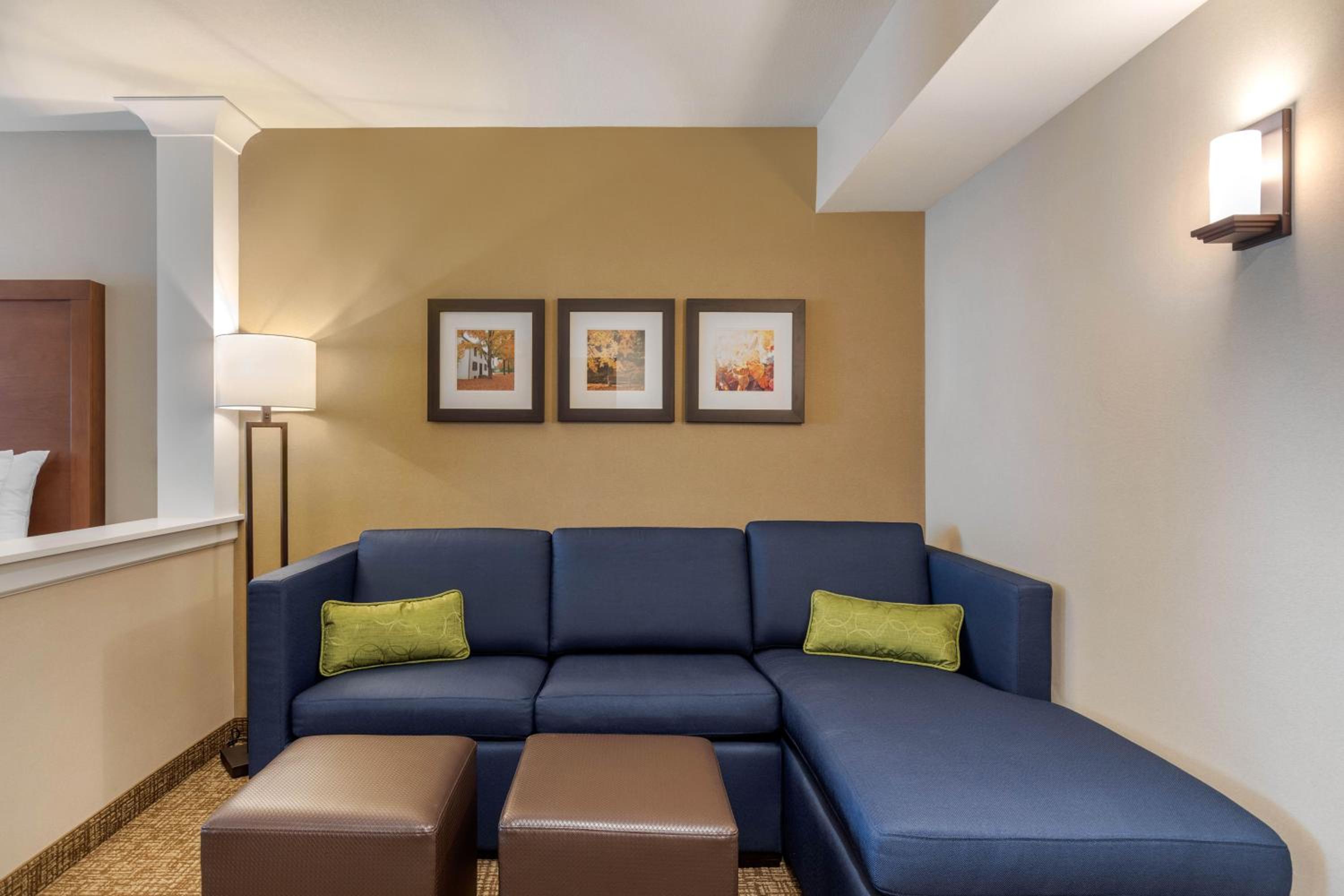 Suite with Two Queen Beds - Accessible/Non-Smoking photo 3