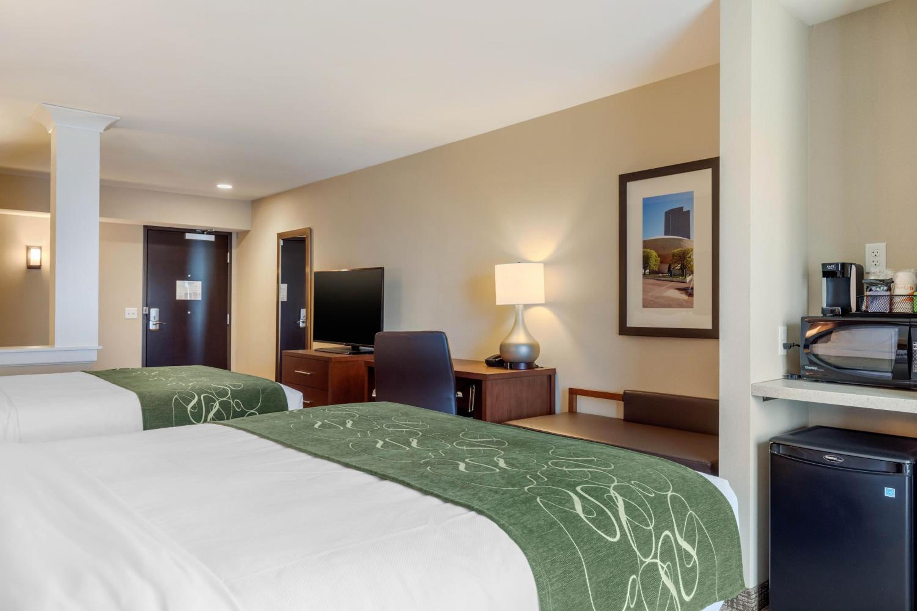 Suite with Two Queen Beds - Accessible/Non-Smoking photo 2